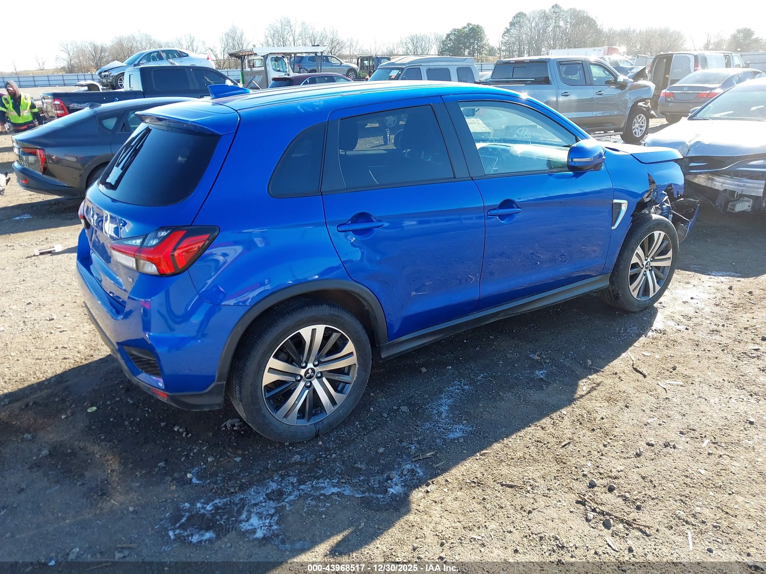 MITSUBISHI OUTLANDER image 4