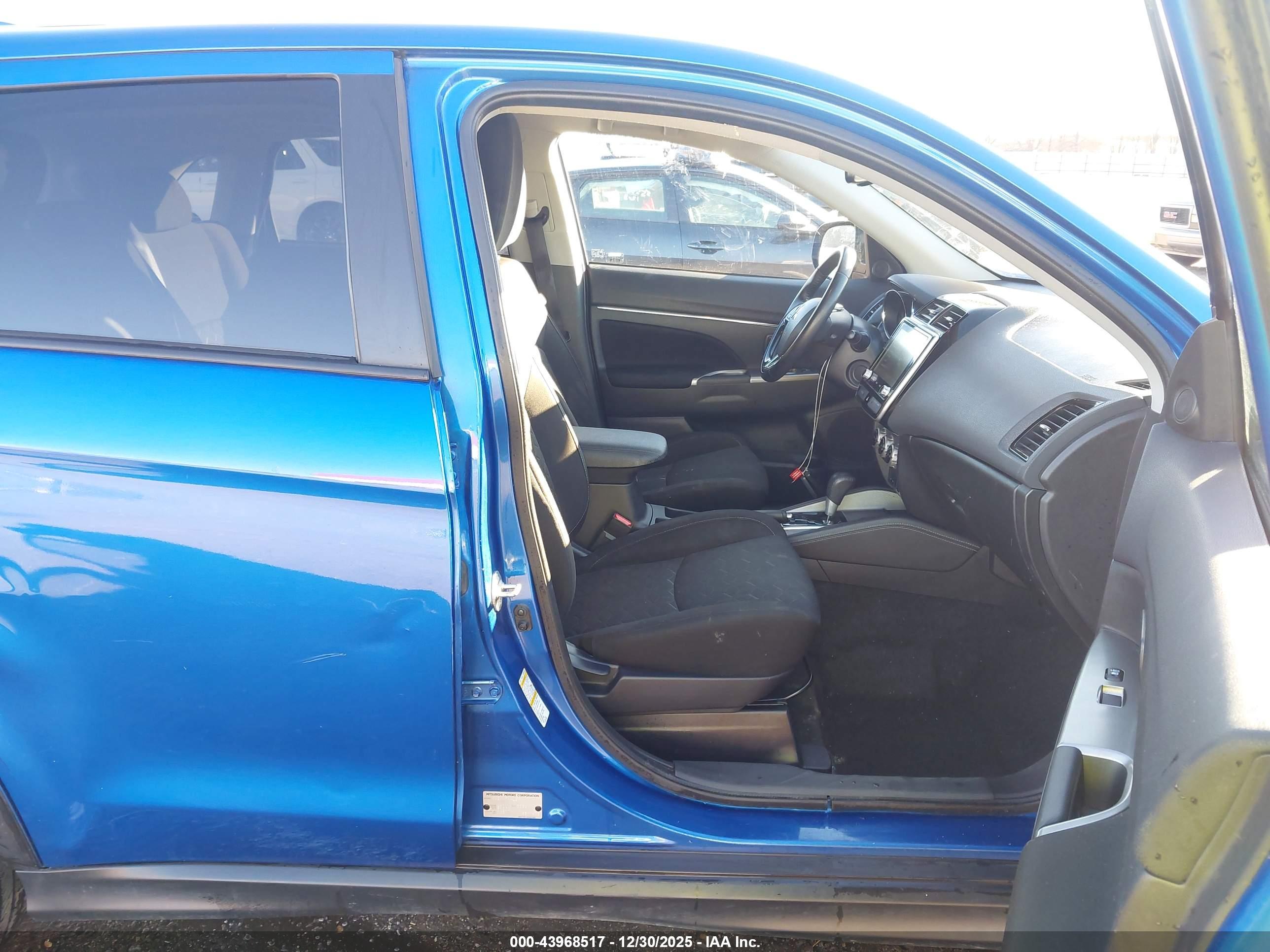 MITSUBISHI OUTLANDER image 5