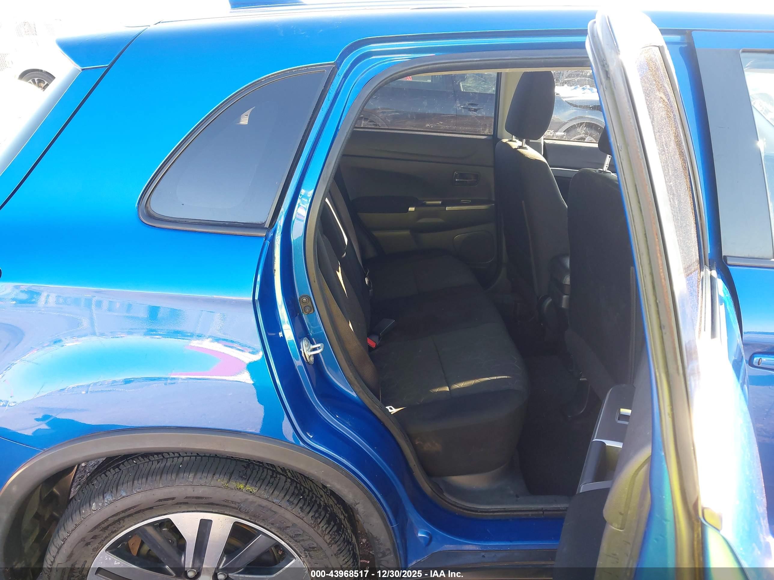 MITSUBISHI OUTLANDER image 8