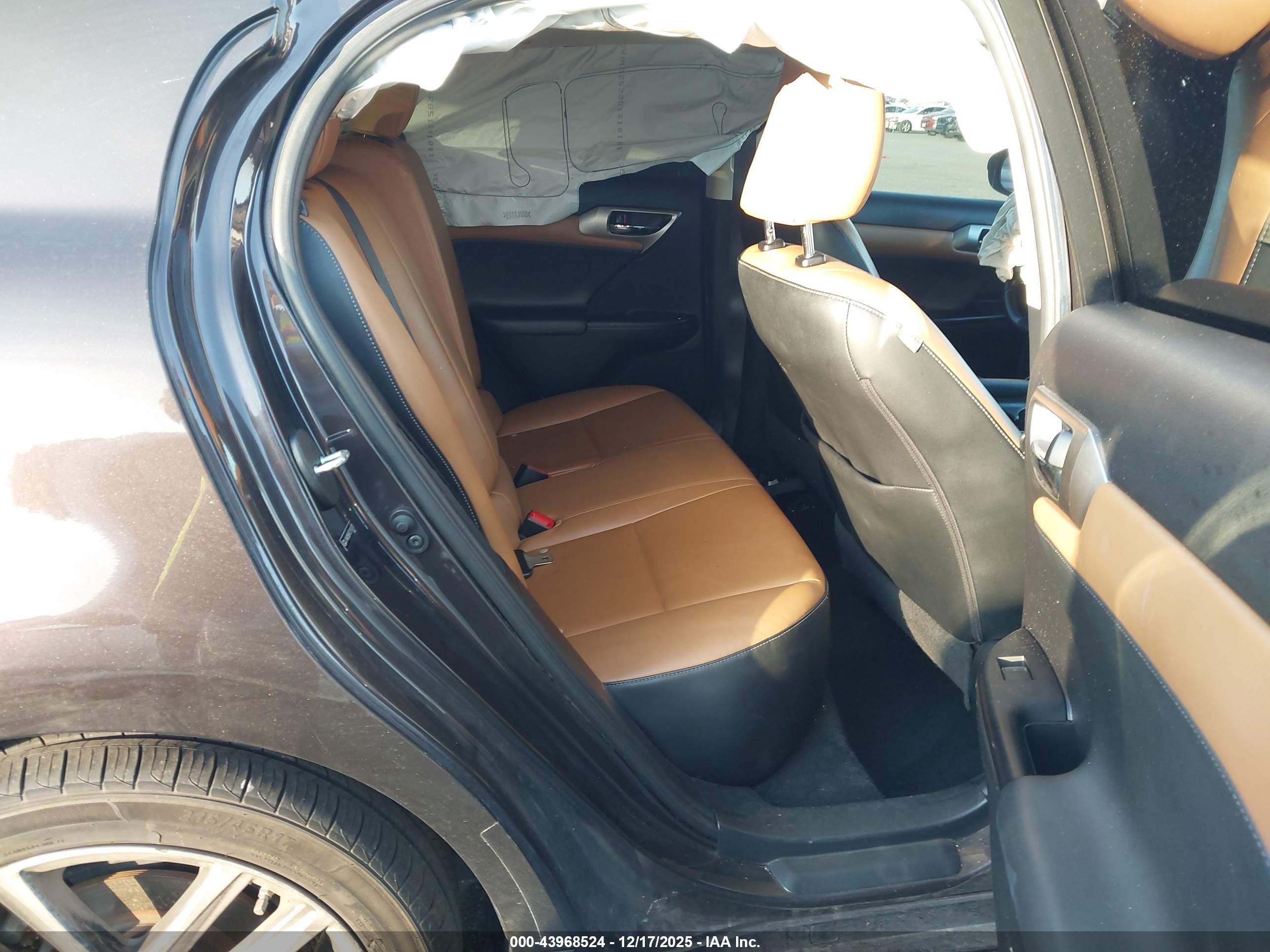 LEXUS CT image 8