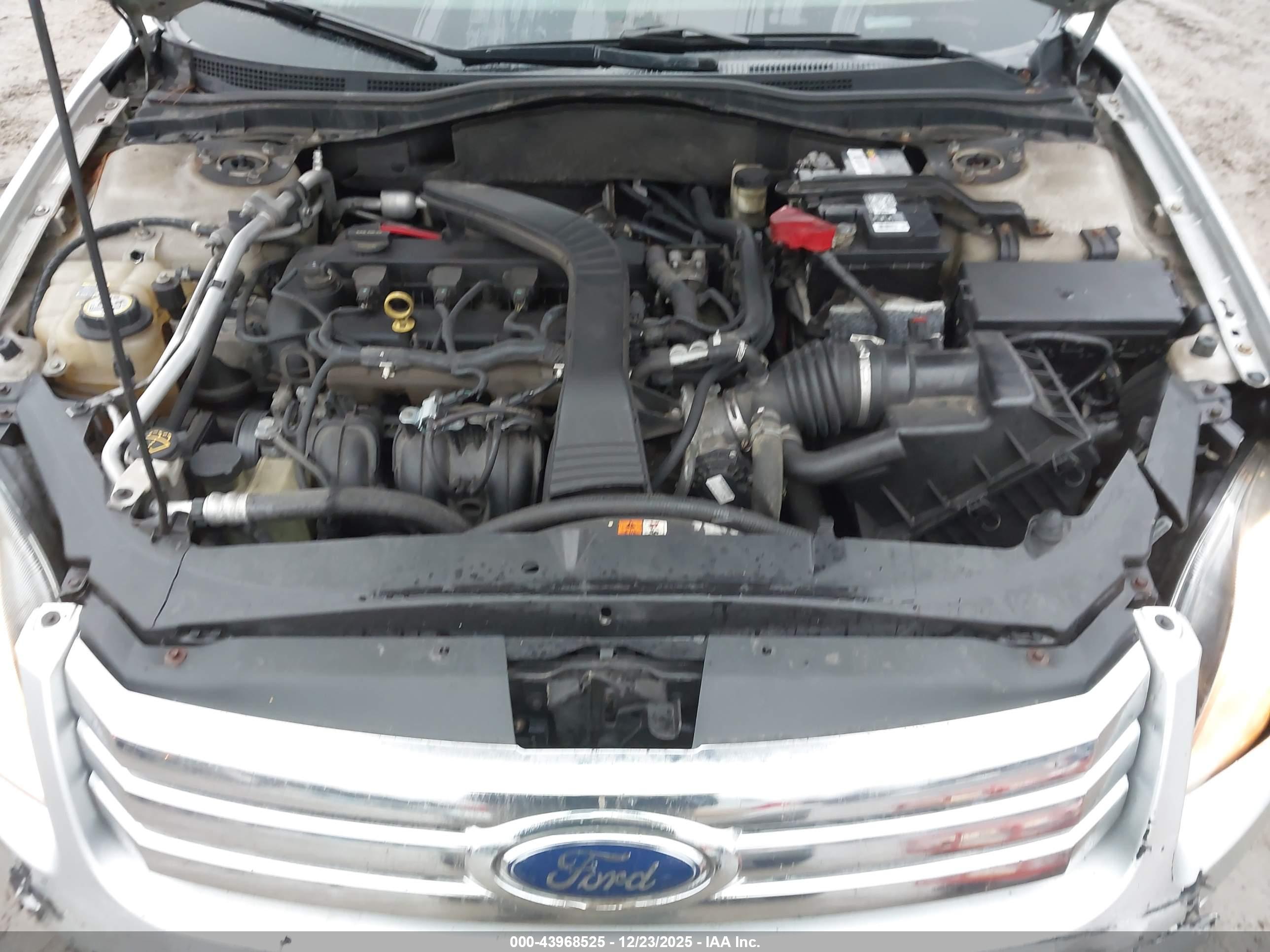 FORD FUSION image 10