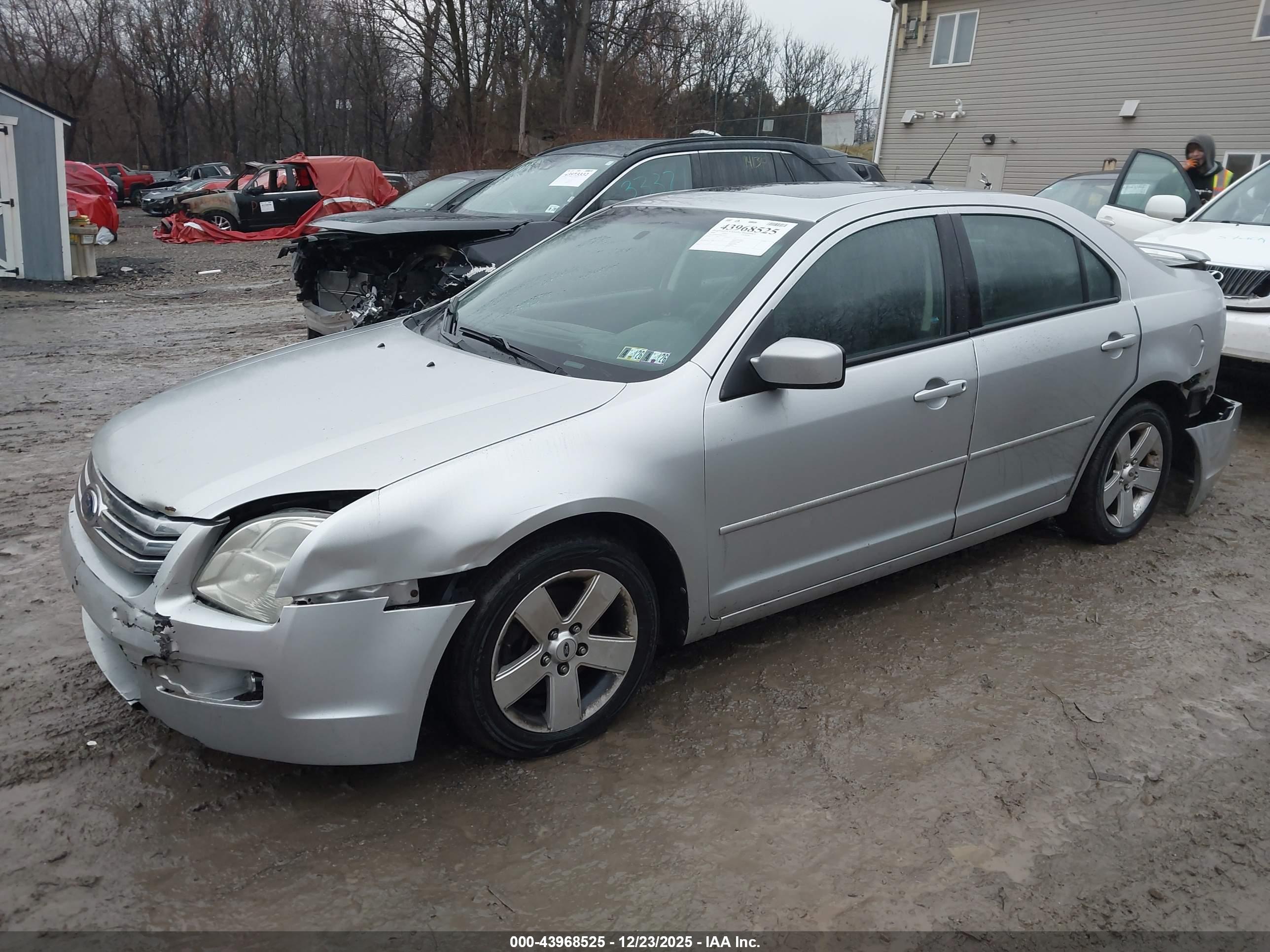 FORD FUSION image 2