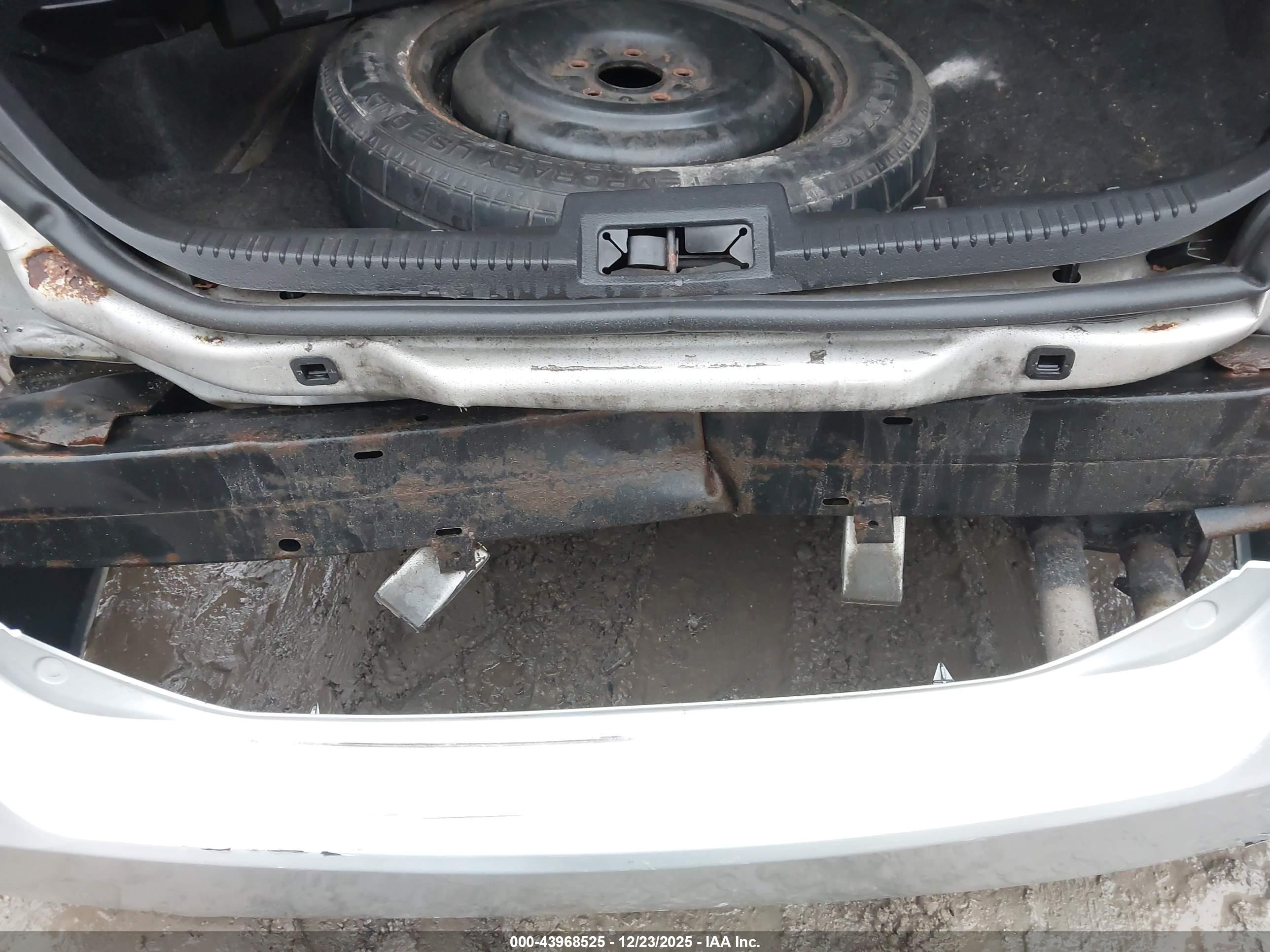 FORD FUSION image 6
