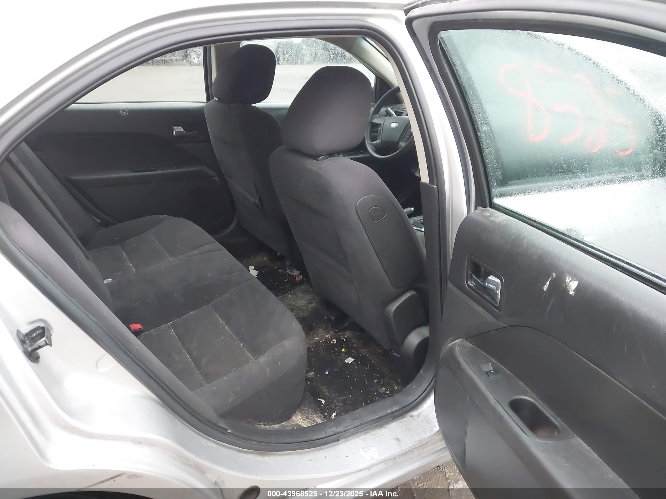 FORD FUSION image 8