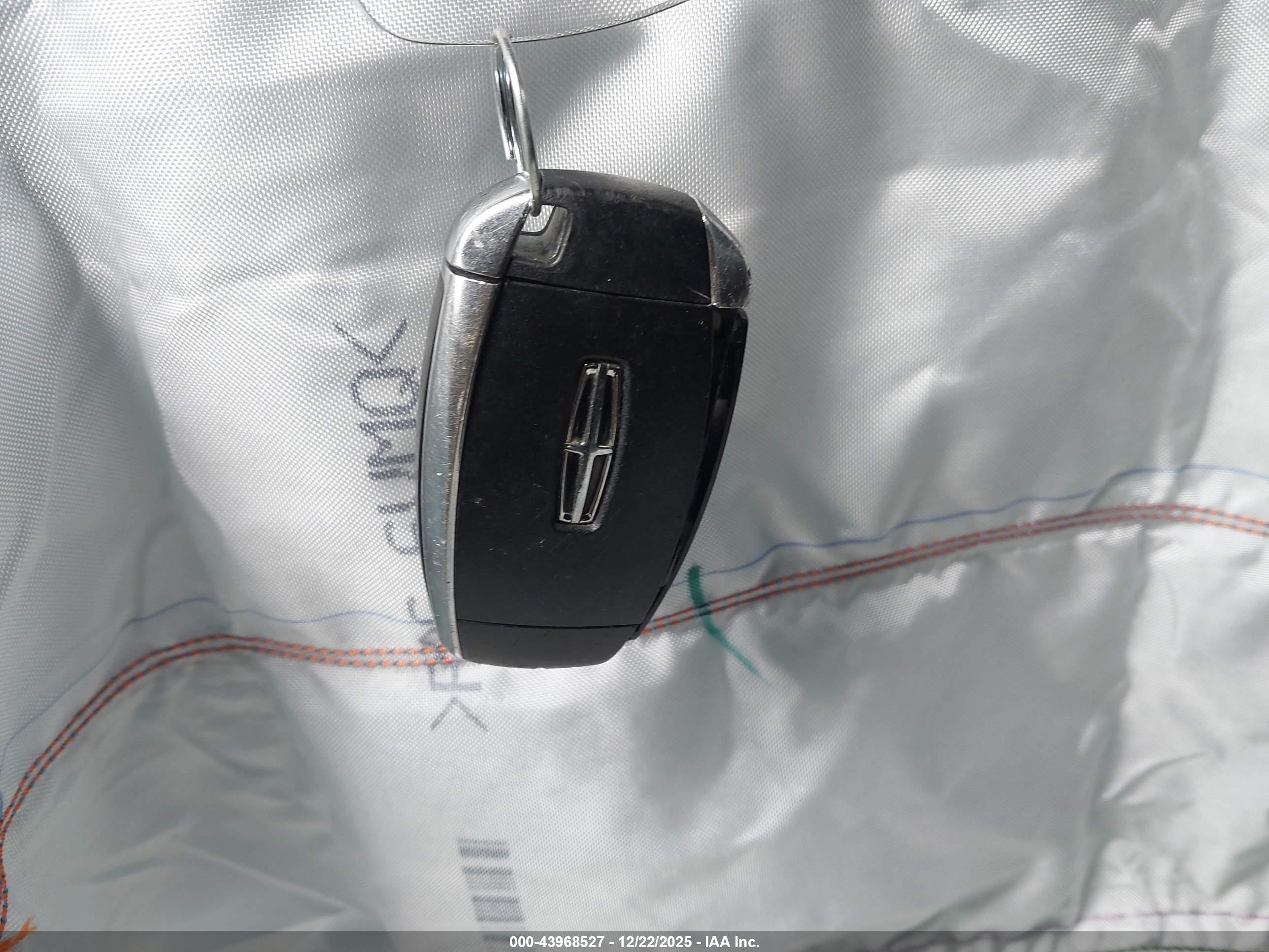 LINCOLN MKC image 11