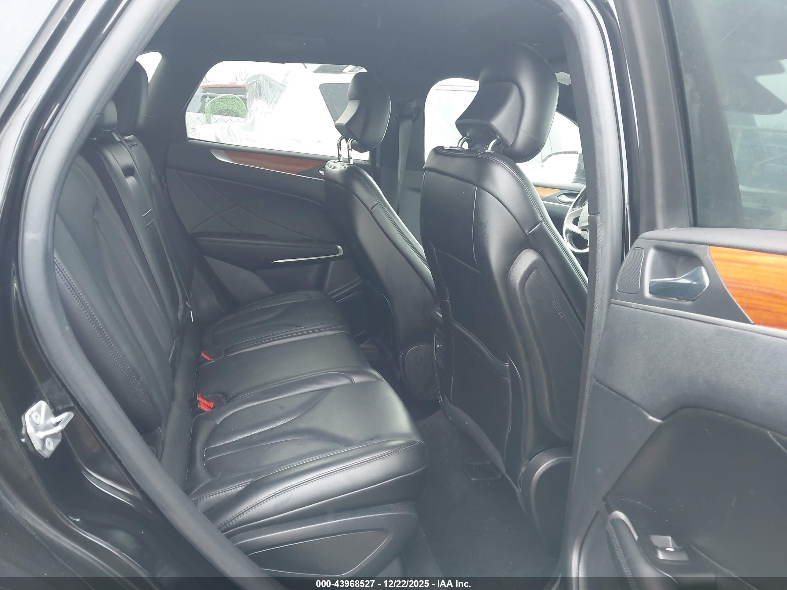 LINCOLN MKC image 8