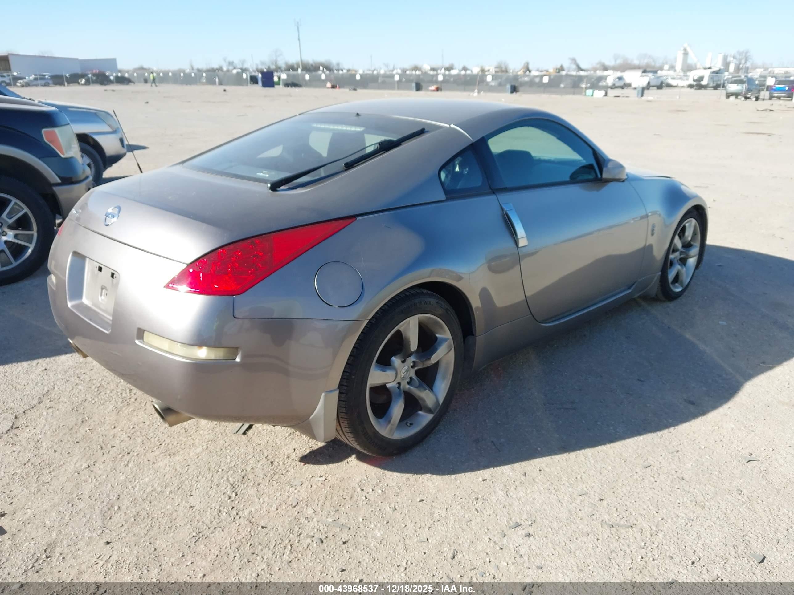 NISSAN 350Z image 4