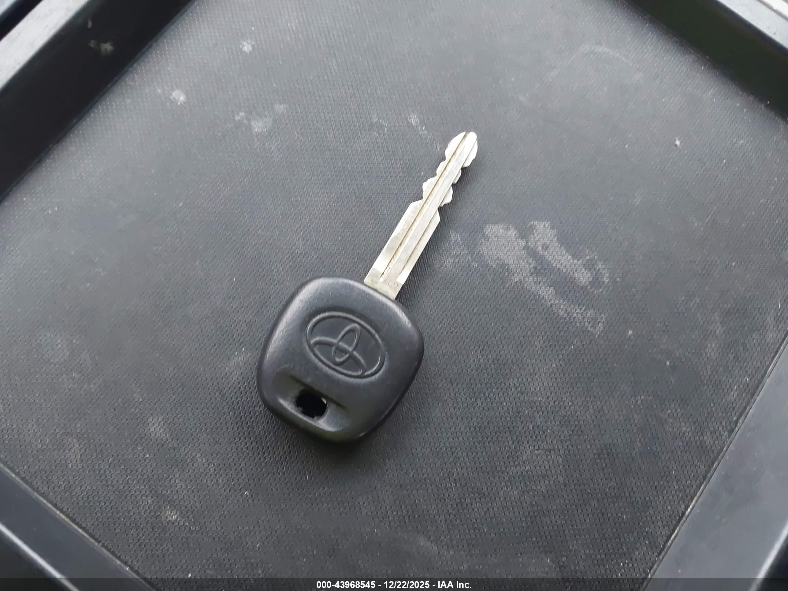 TOYOTA SIENNA image 11