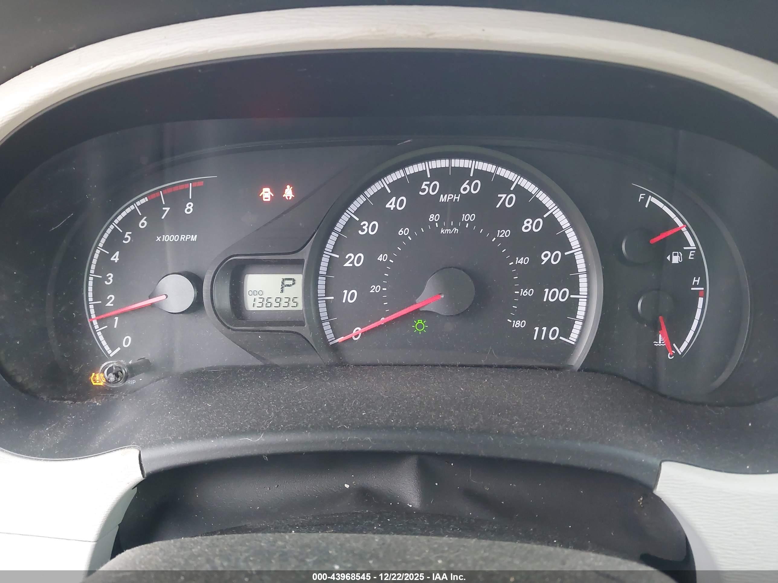 TOYOTA SIENNA image 7
