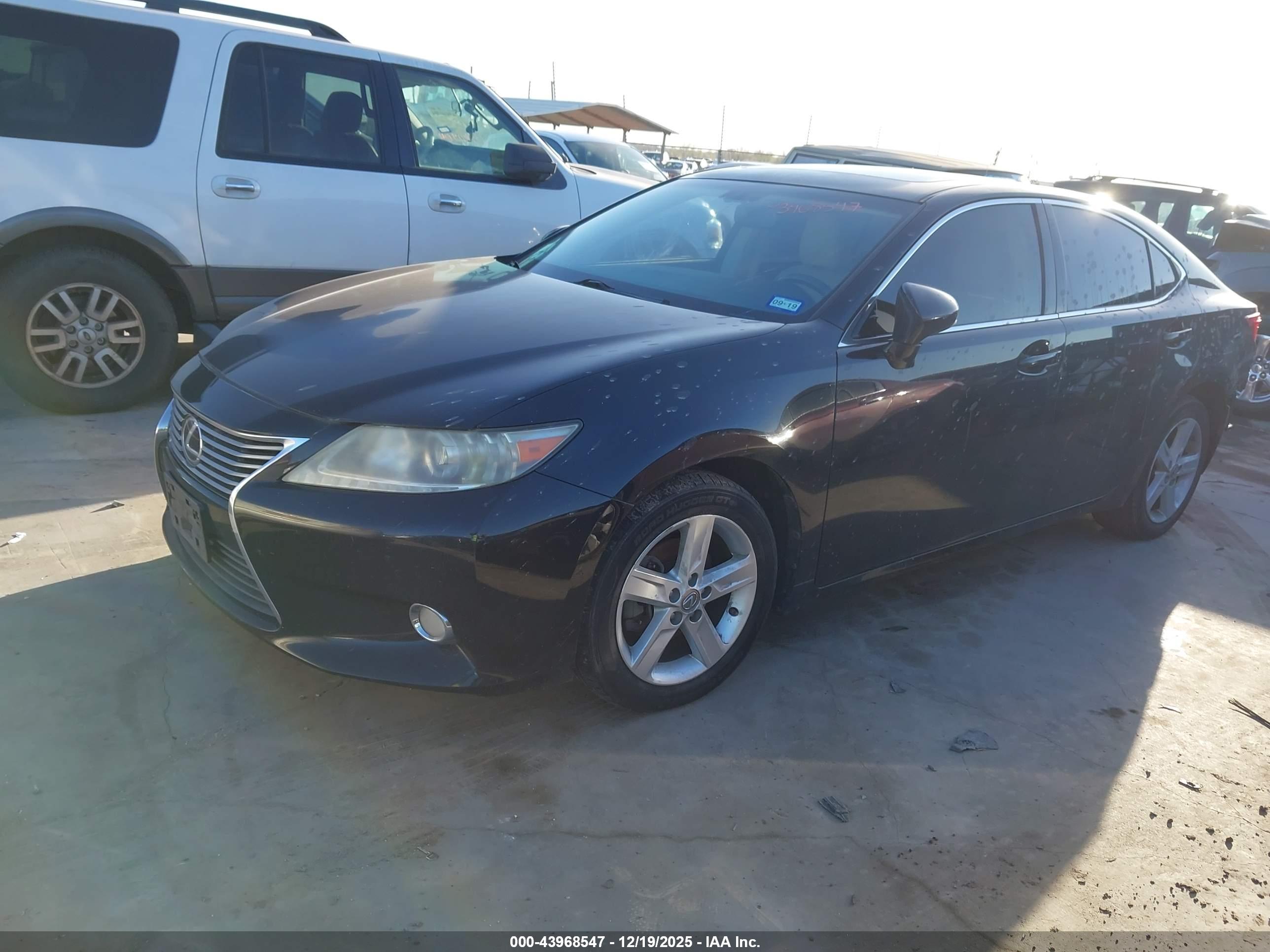 LEXUS ES image 2