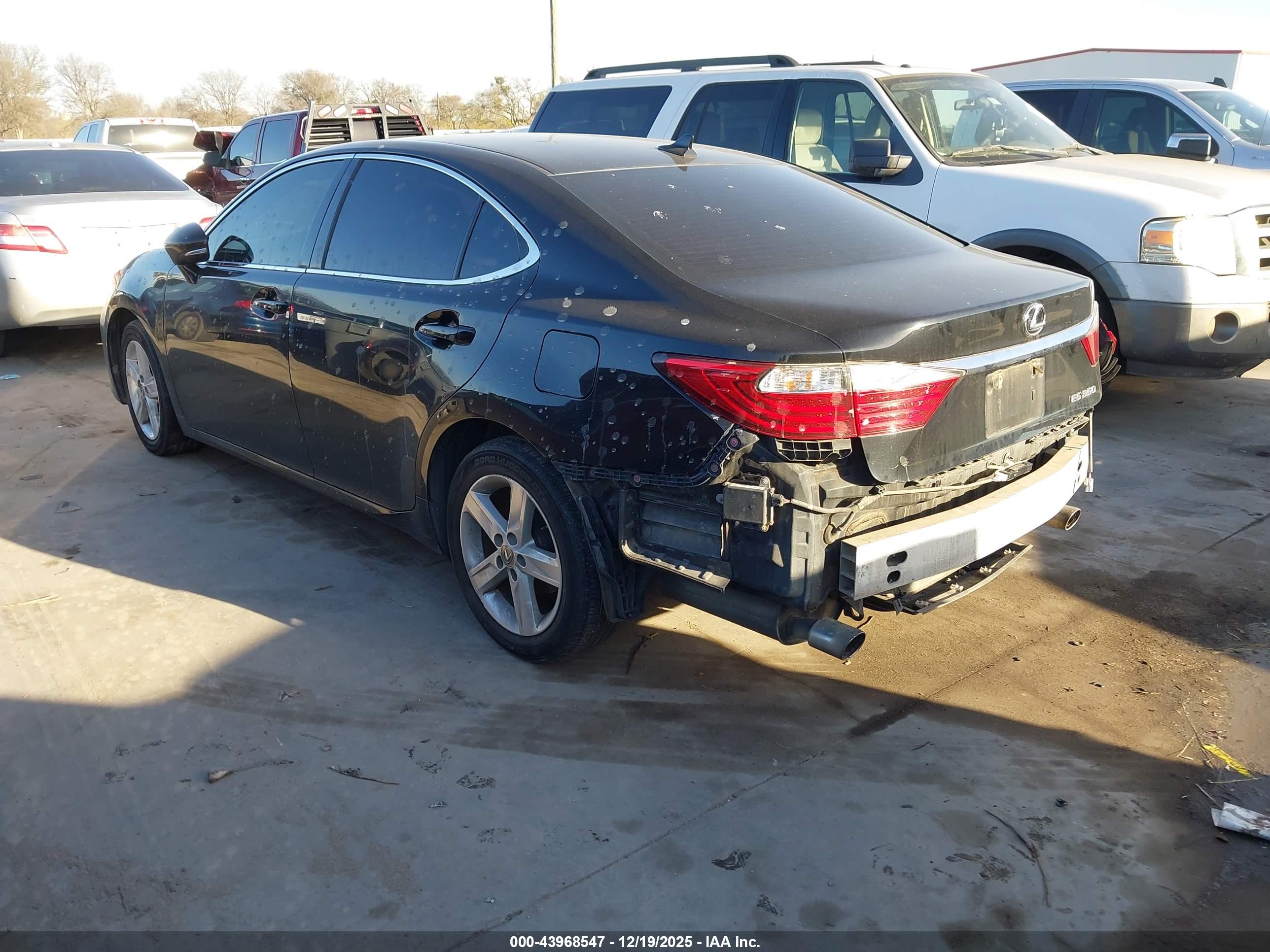LEXUS ES image 3