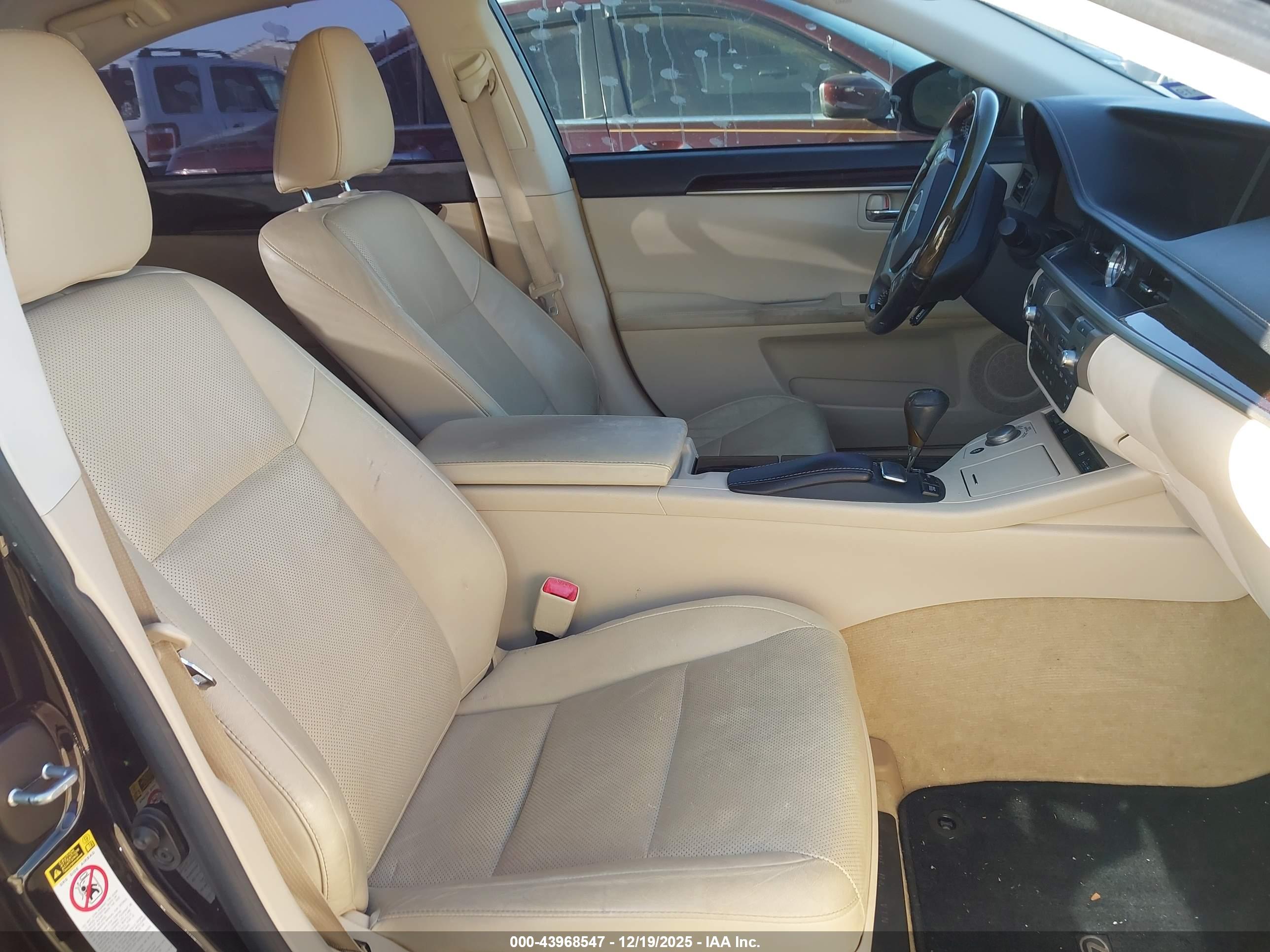LEXUS ES image 5