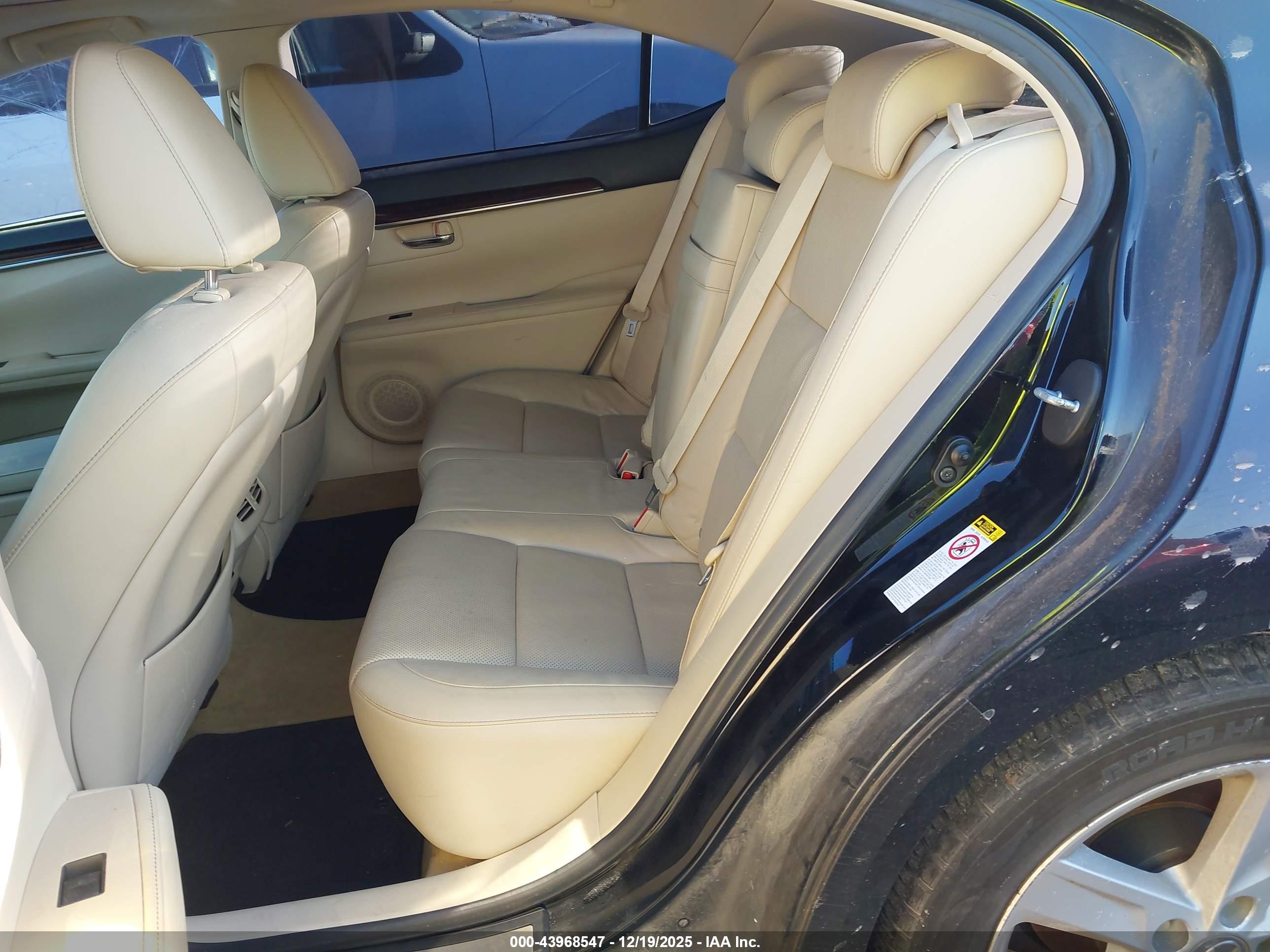 LEXUS ES image 8