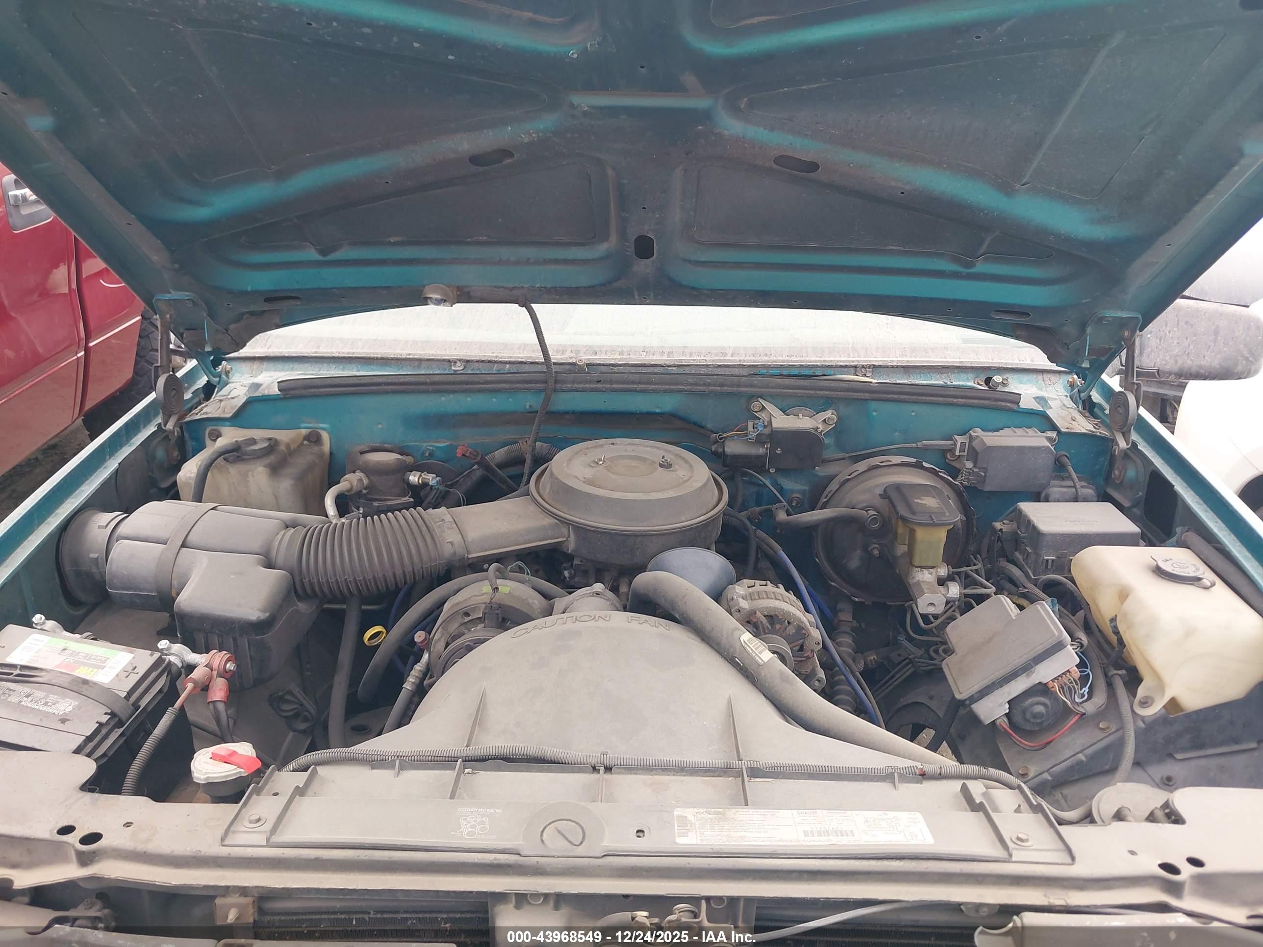CHEVROLET GMT-400 image 10