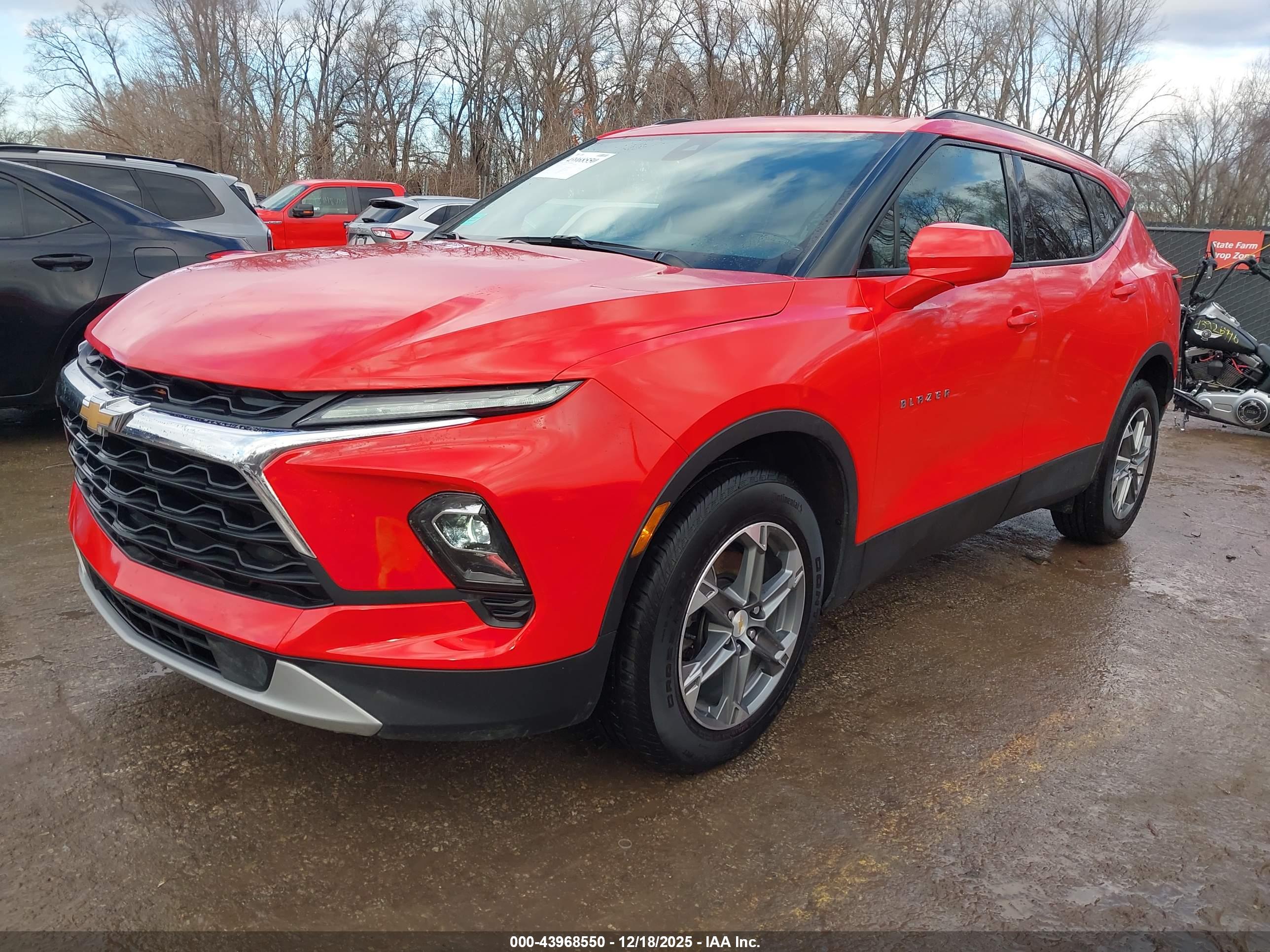 CHEVROLET BLAZER image 2