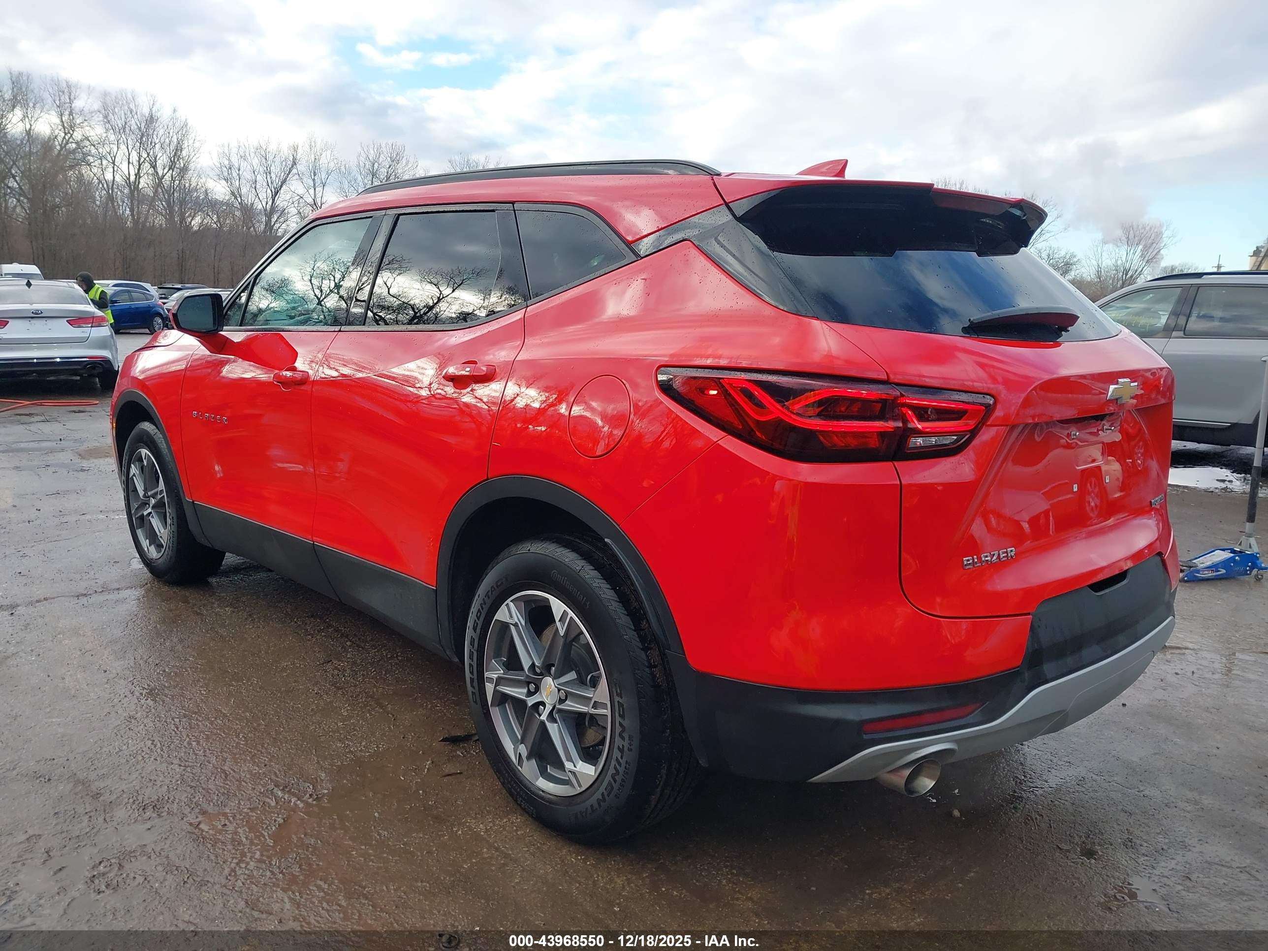 CHEVROLET BLAZER image 3