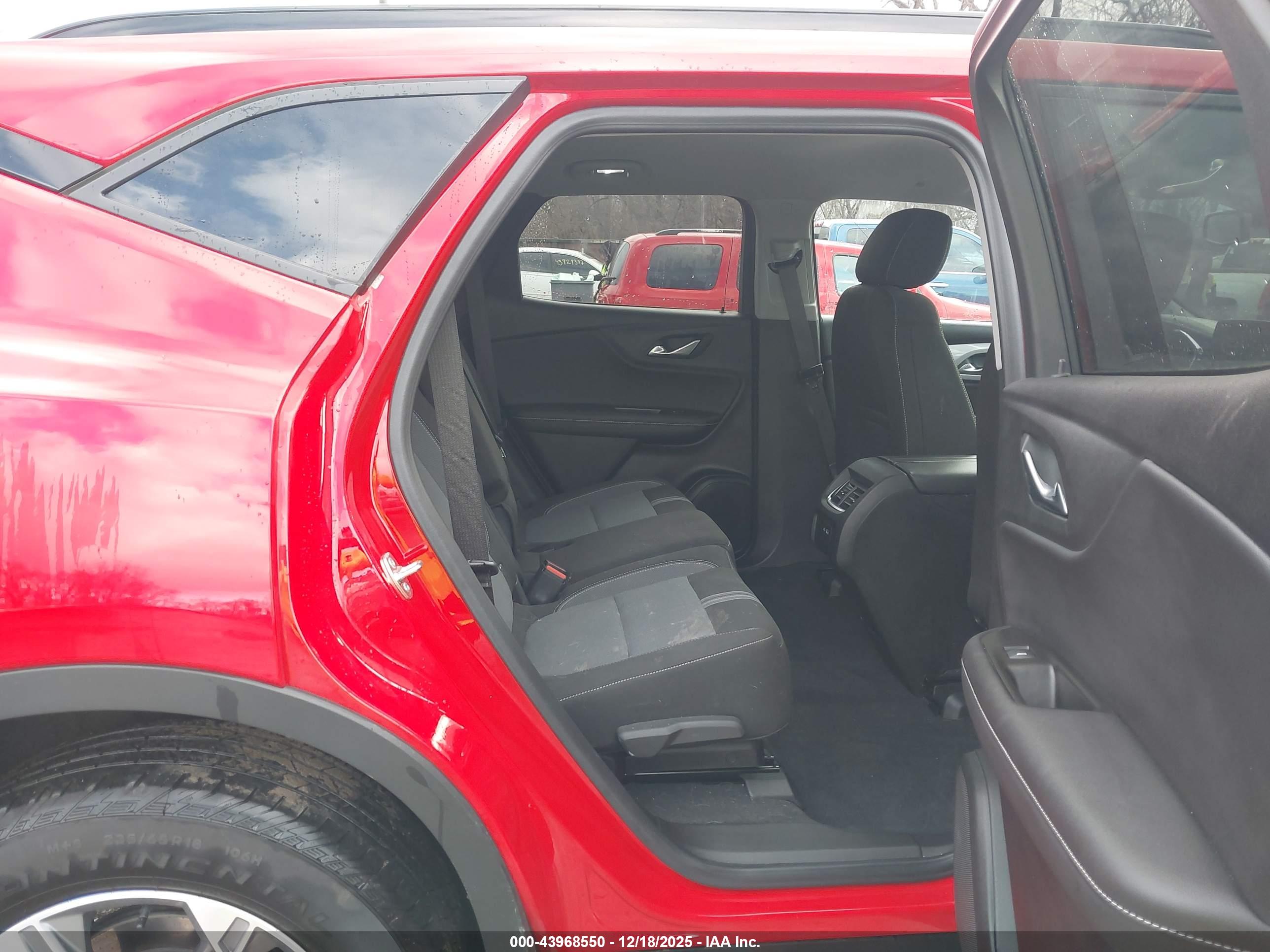 CHEVROLET BLAZER image 8