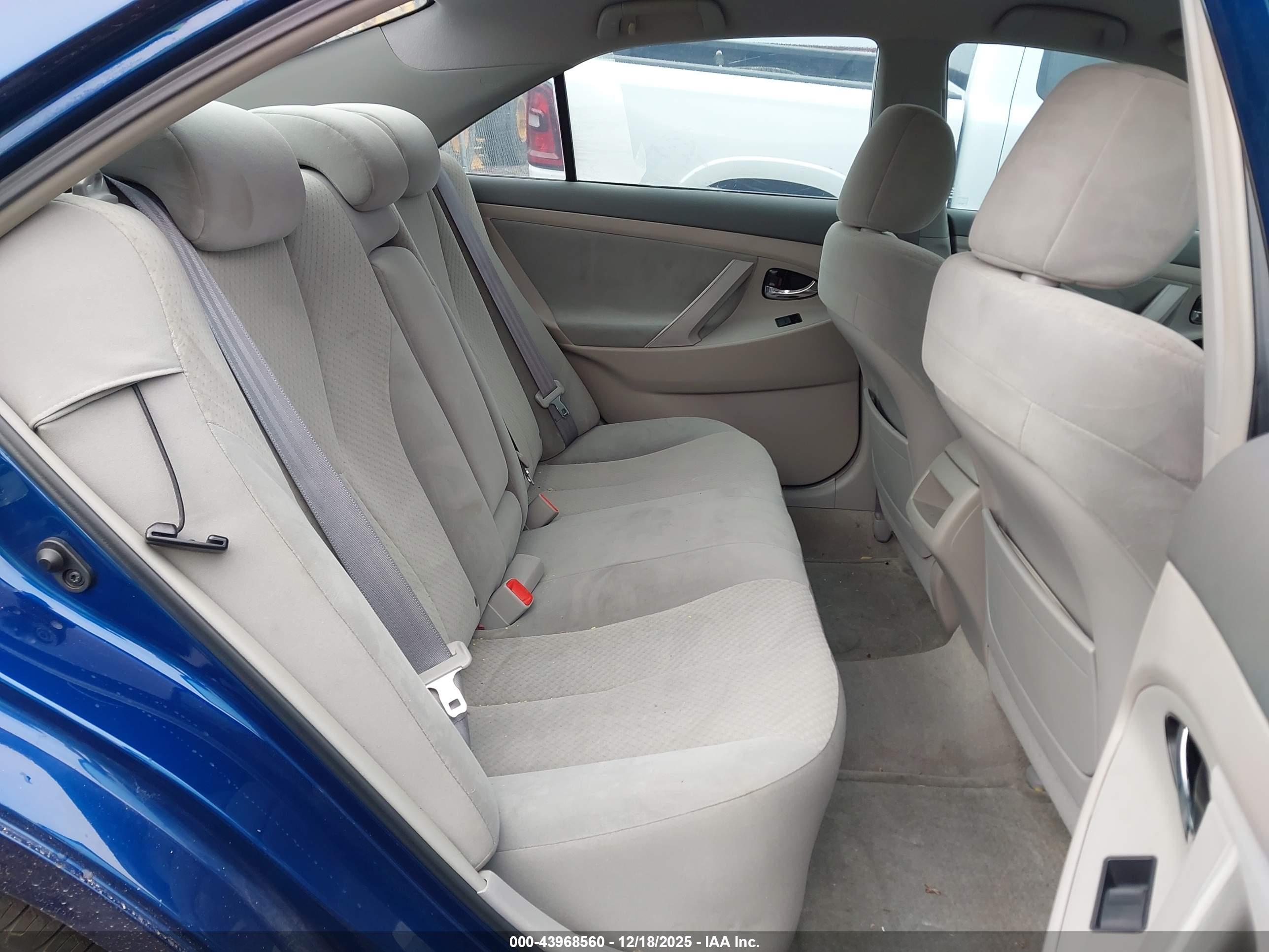 TOYOTA CAMRY image 8