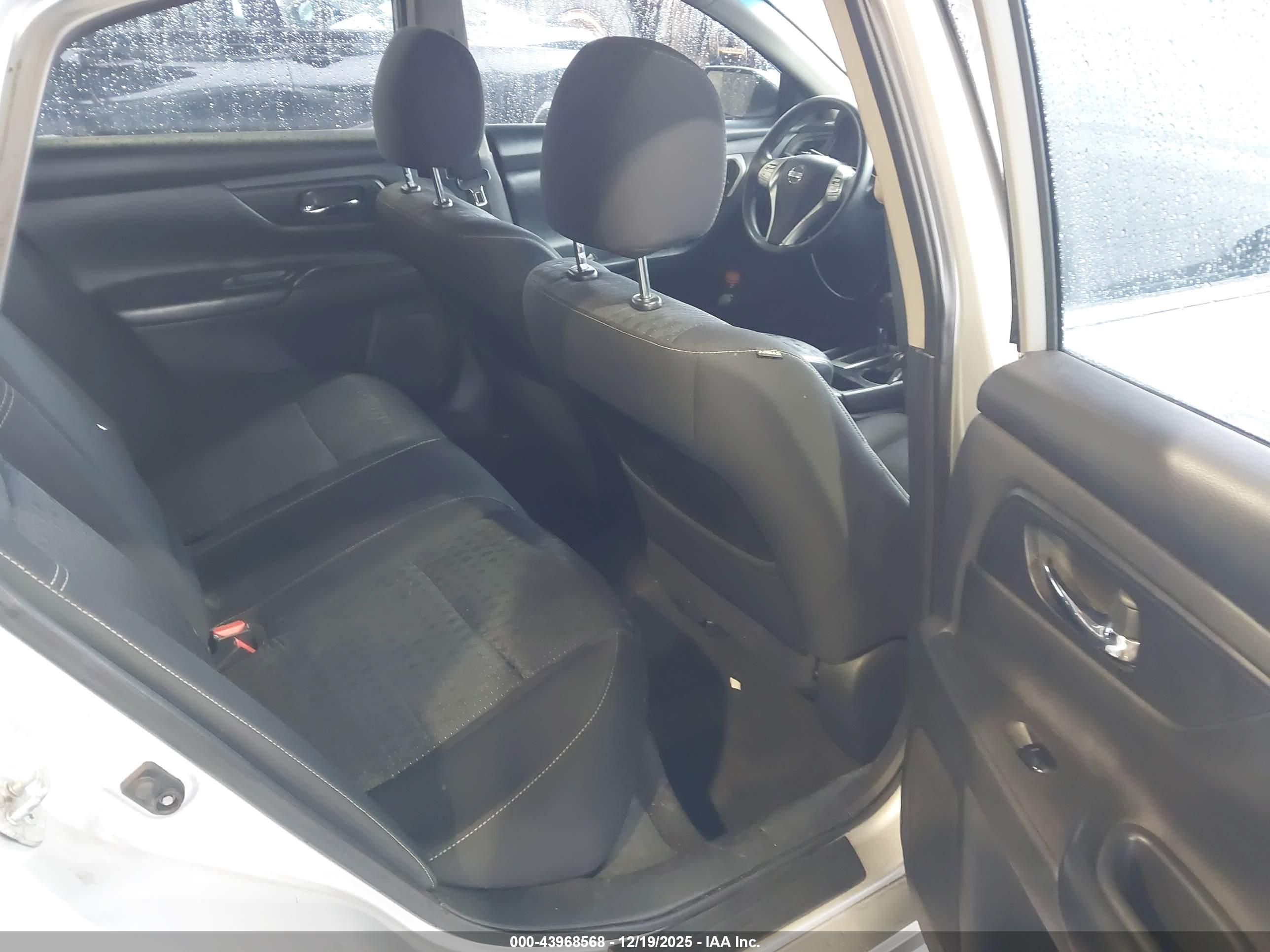 NISSAN ALTIMA image 8