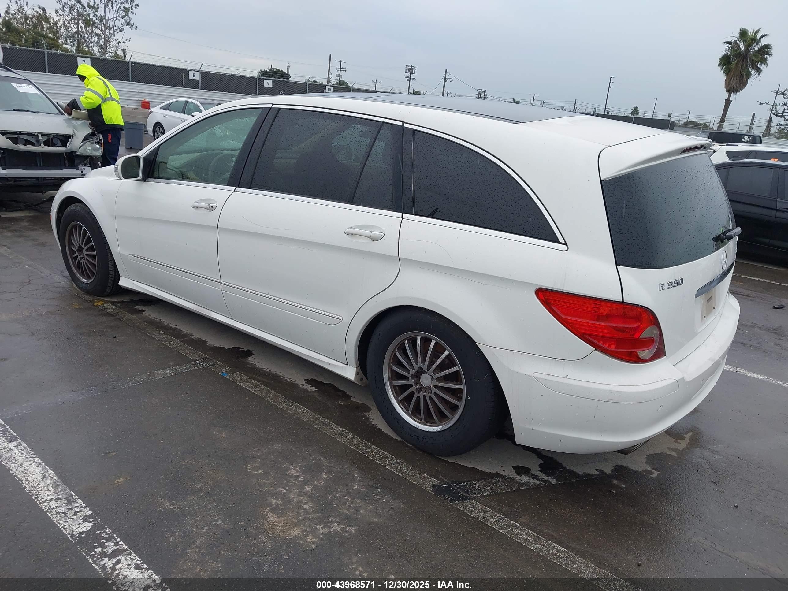 MERCEDES-BENZ R image 3