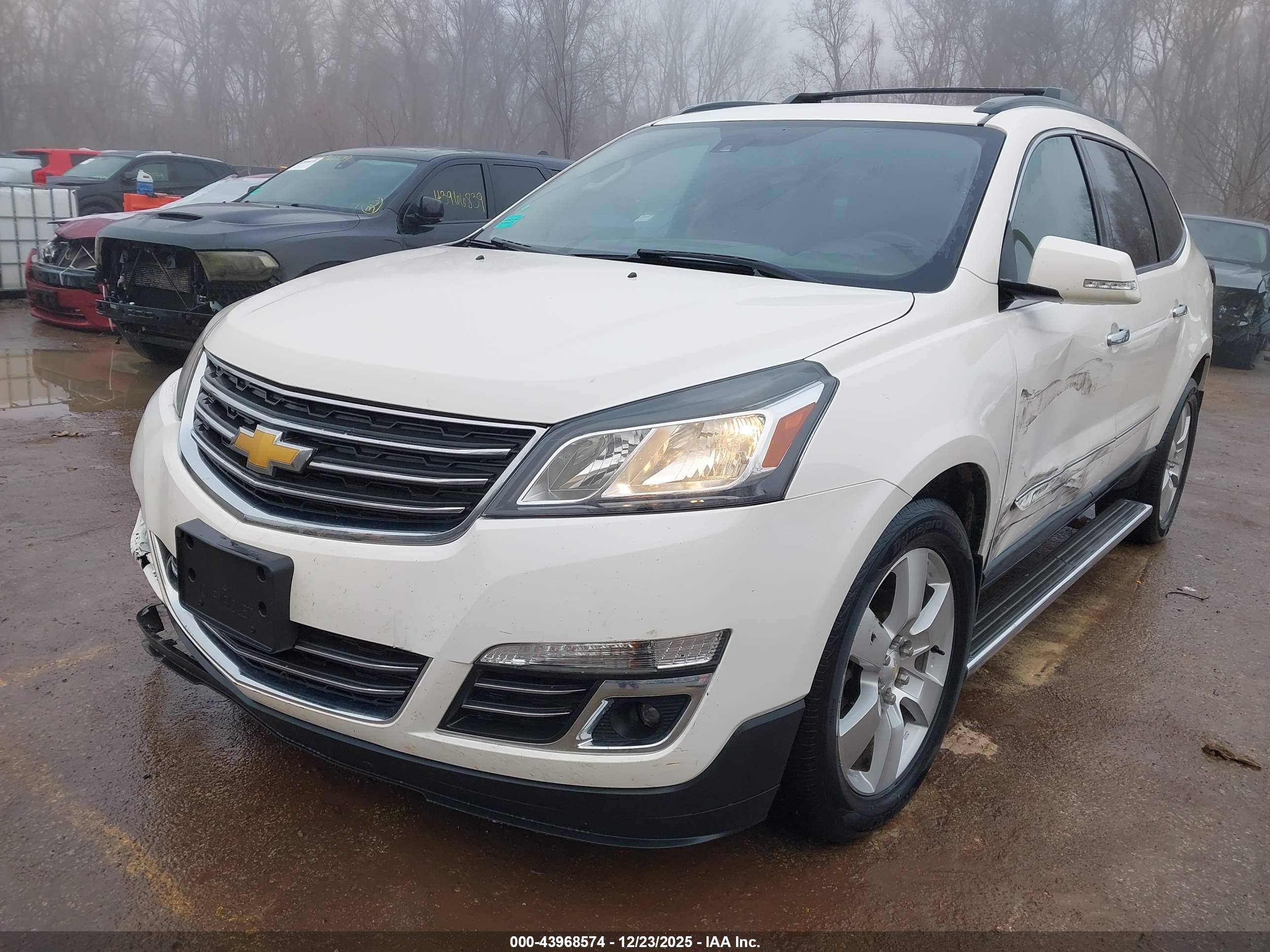 CHEVROLET TRAVERSE image 2