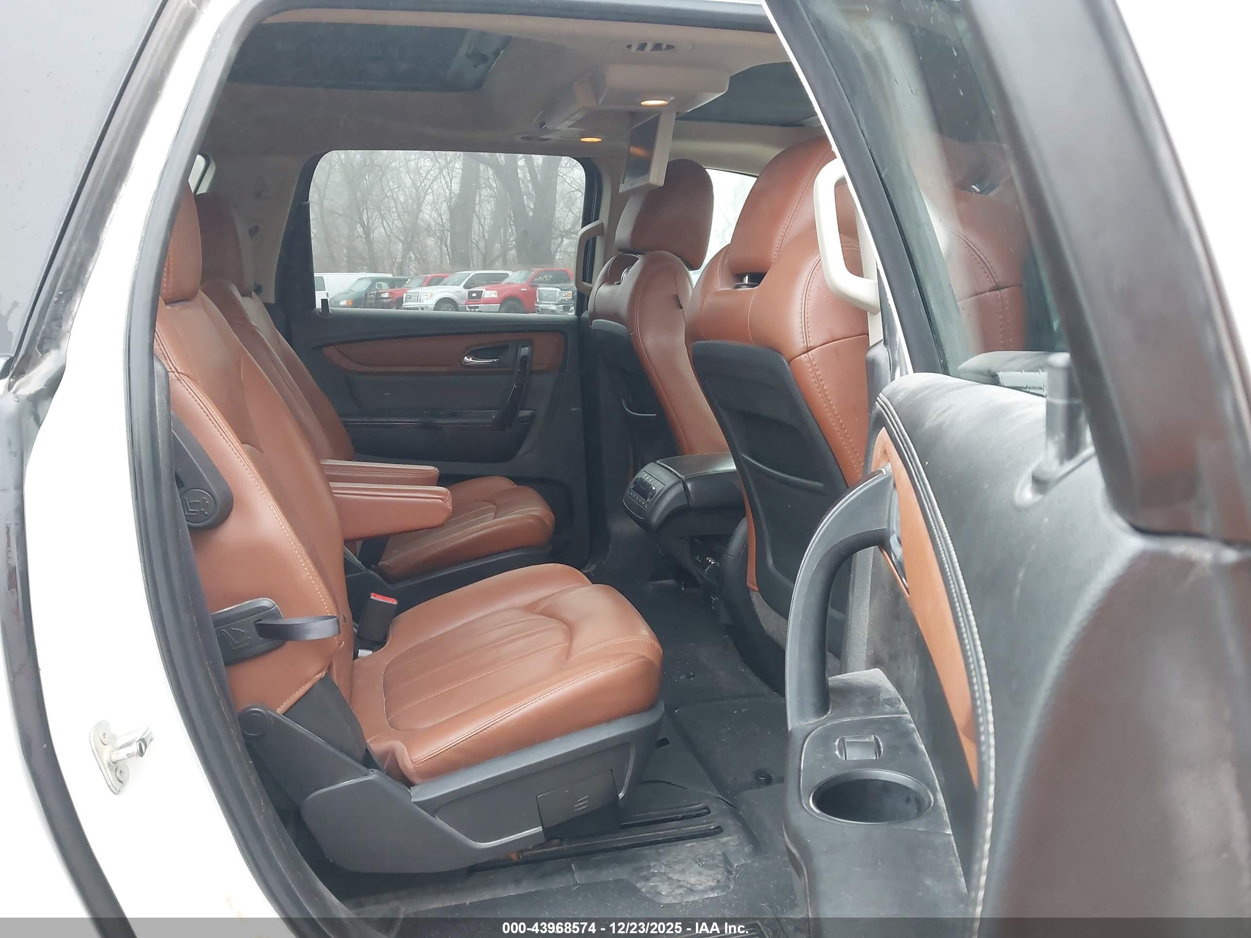 CHEVROLET TRAVERSE image 8