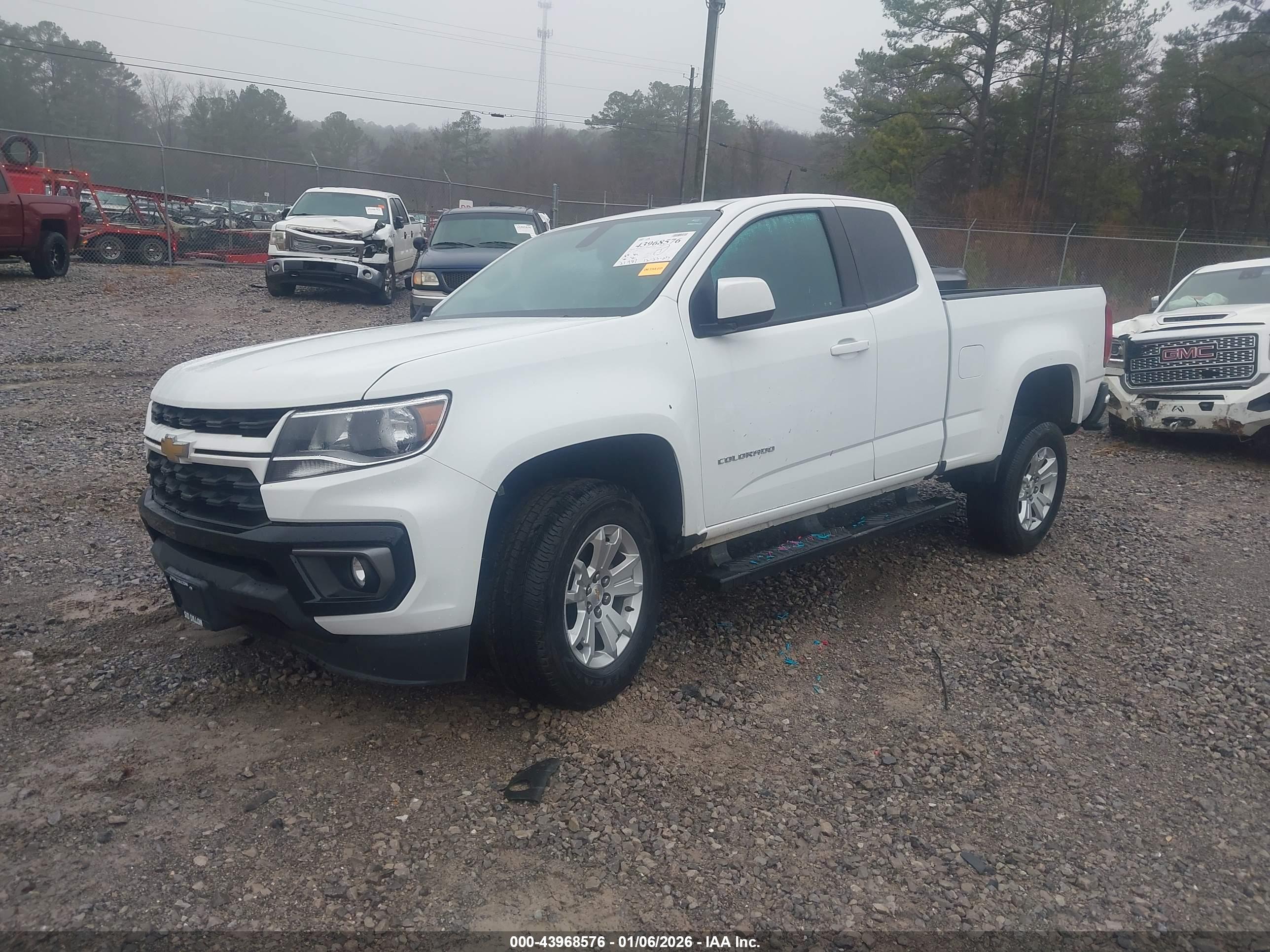CHEVROLET COLORADO image 2
