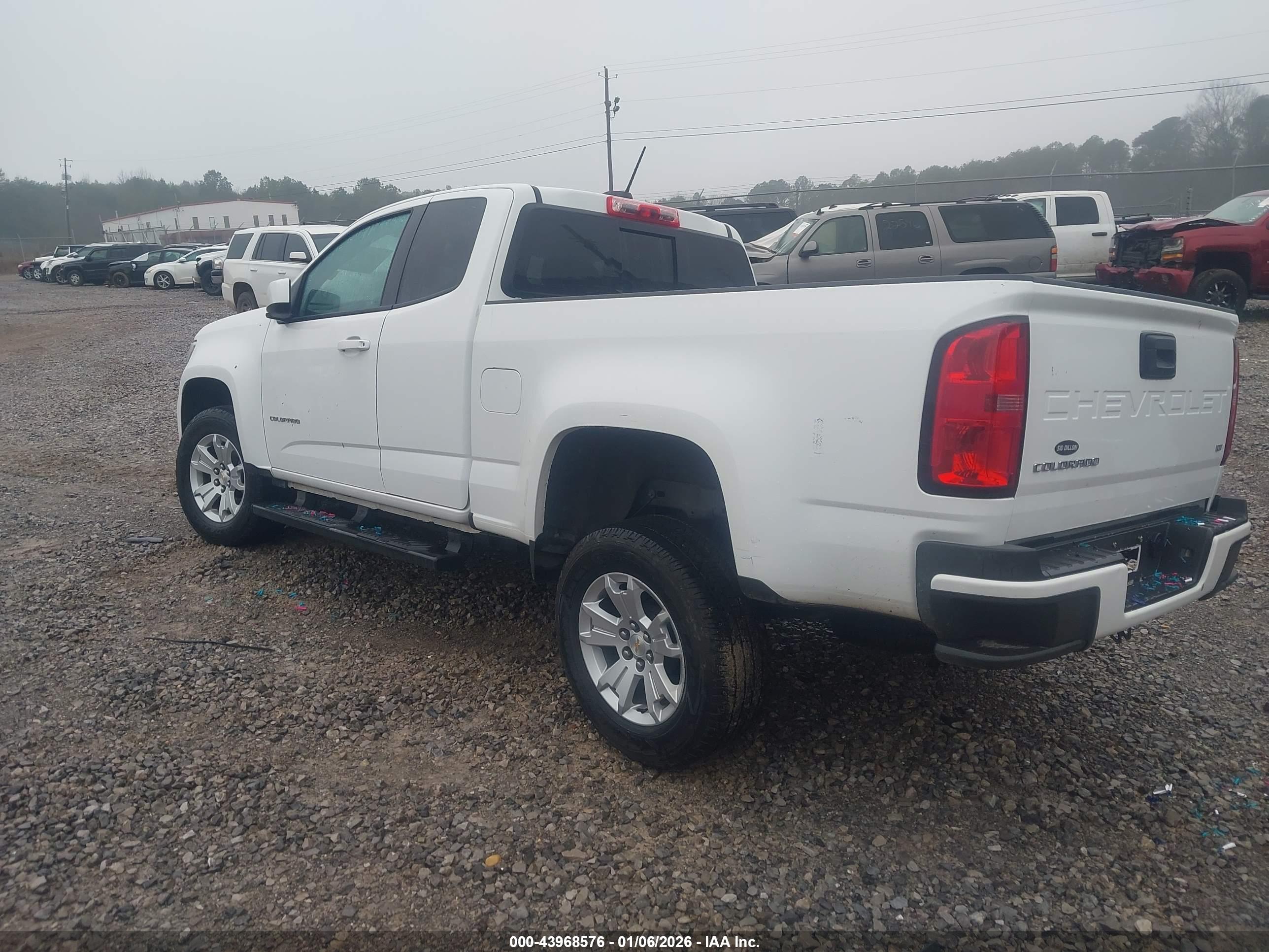 CHEVROLET COLORADO image 3