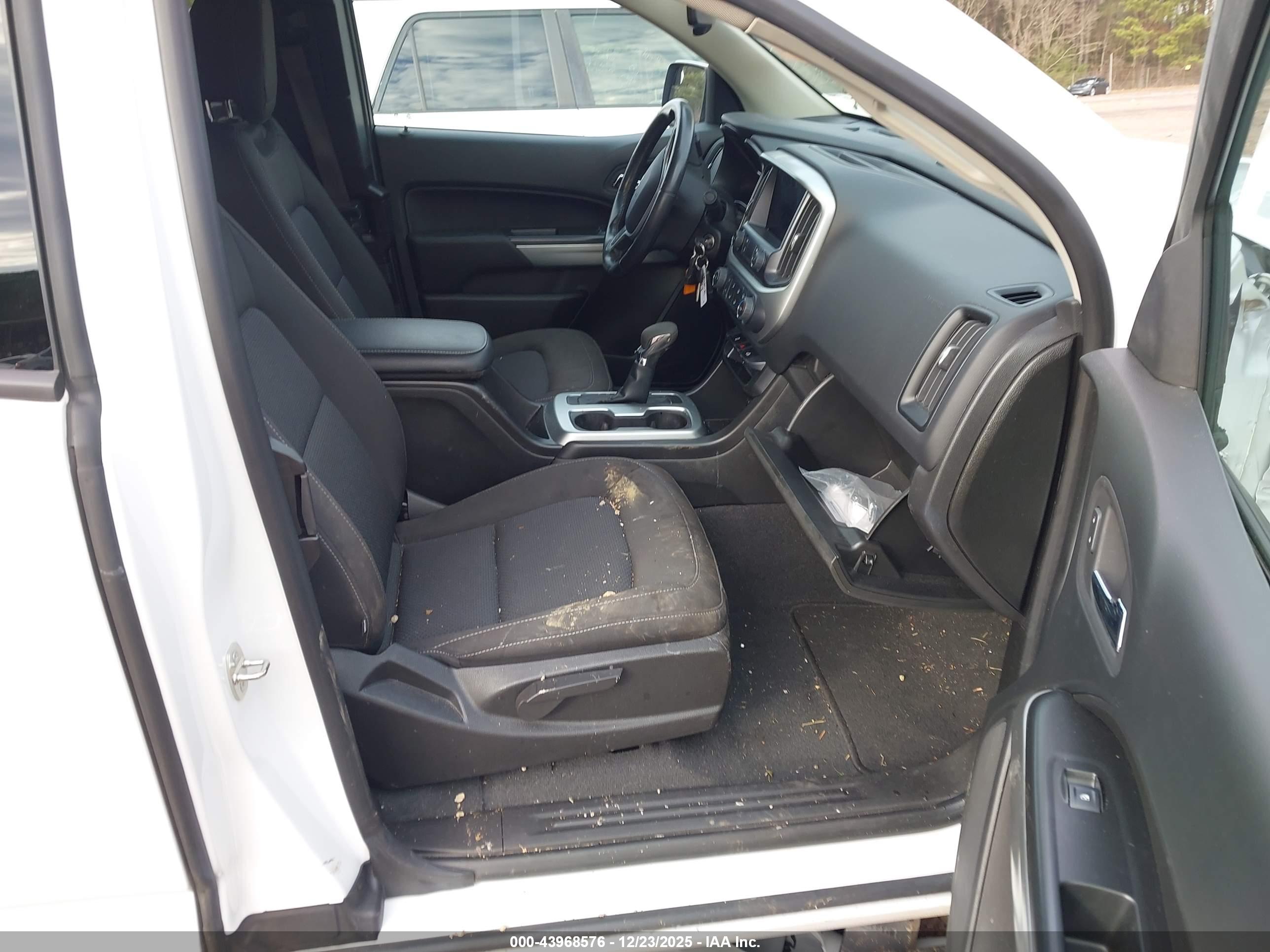 CHEVROLET COLORADO image 5