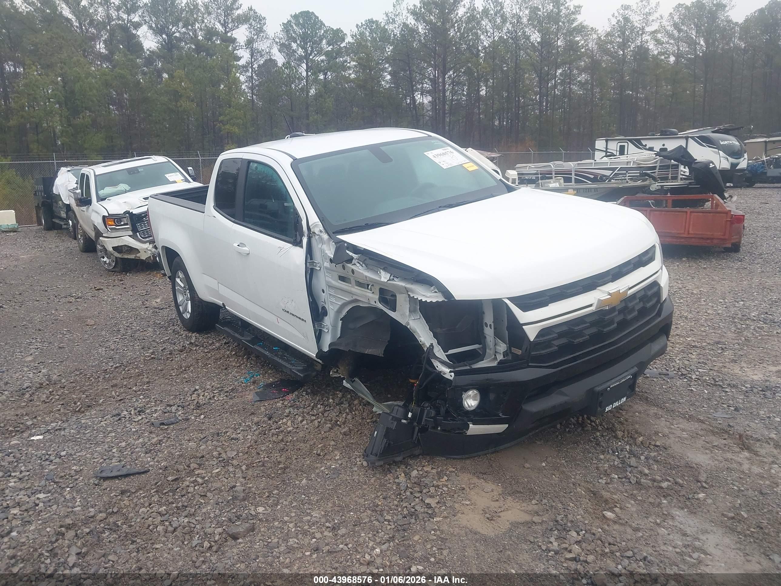 CHEVROLET COLORADO image 6