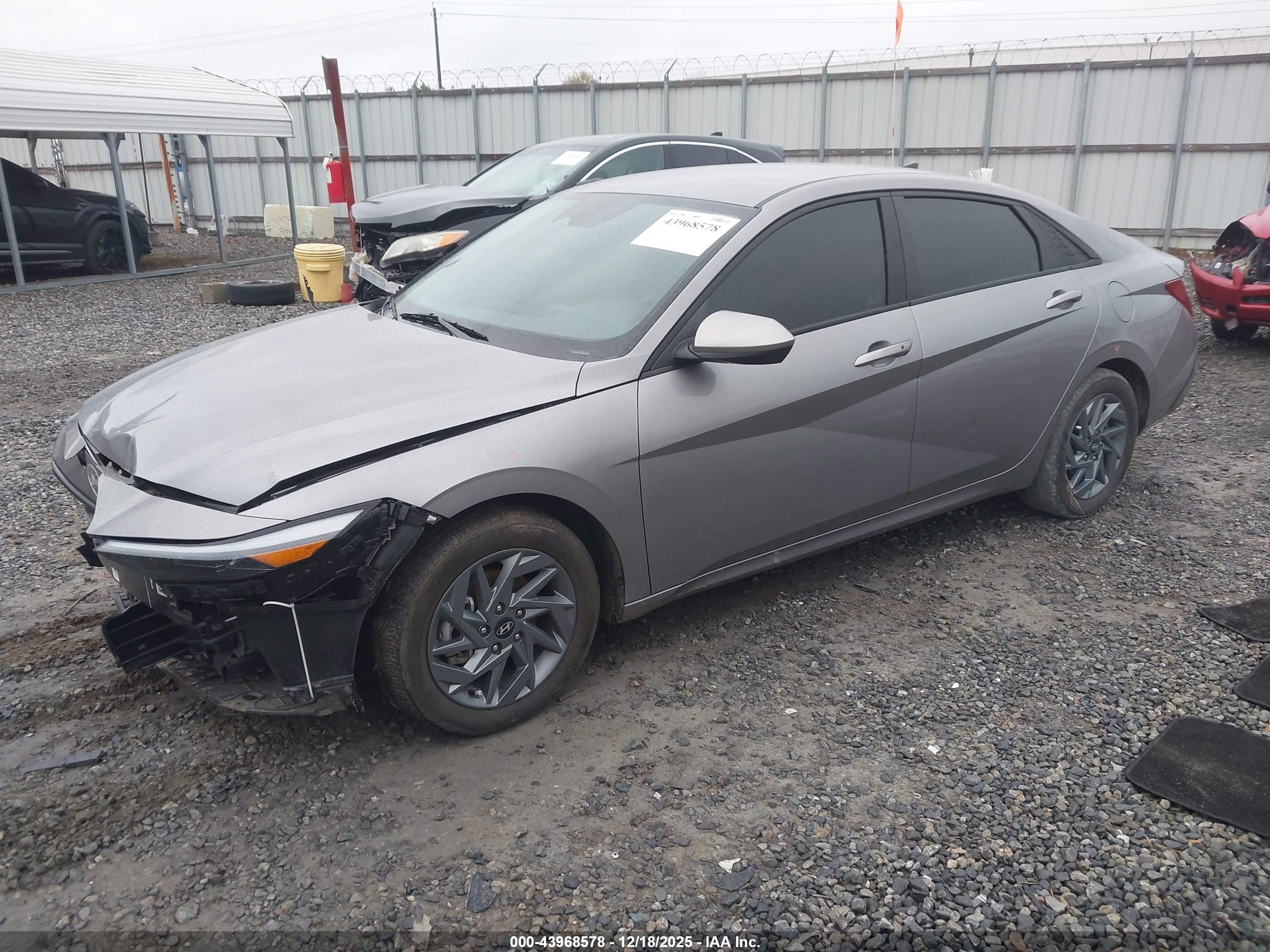 HYUNDAI ELANTRA image 2