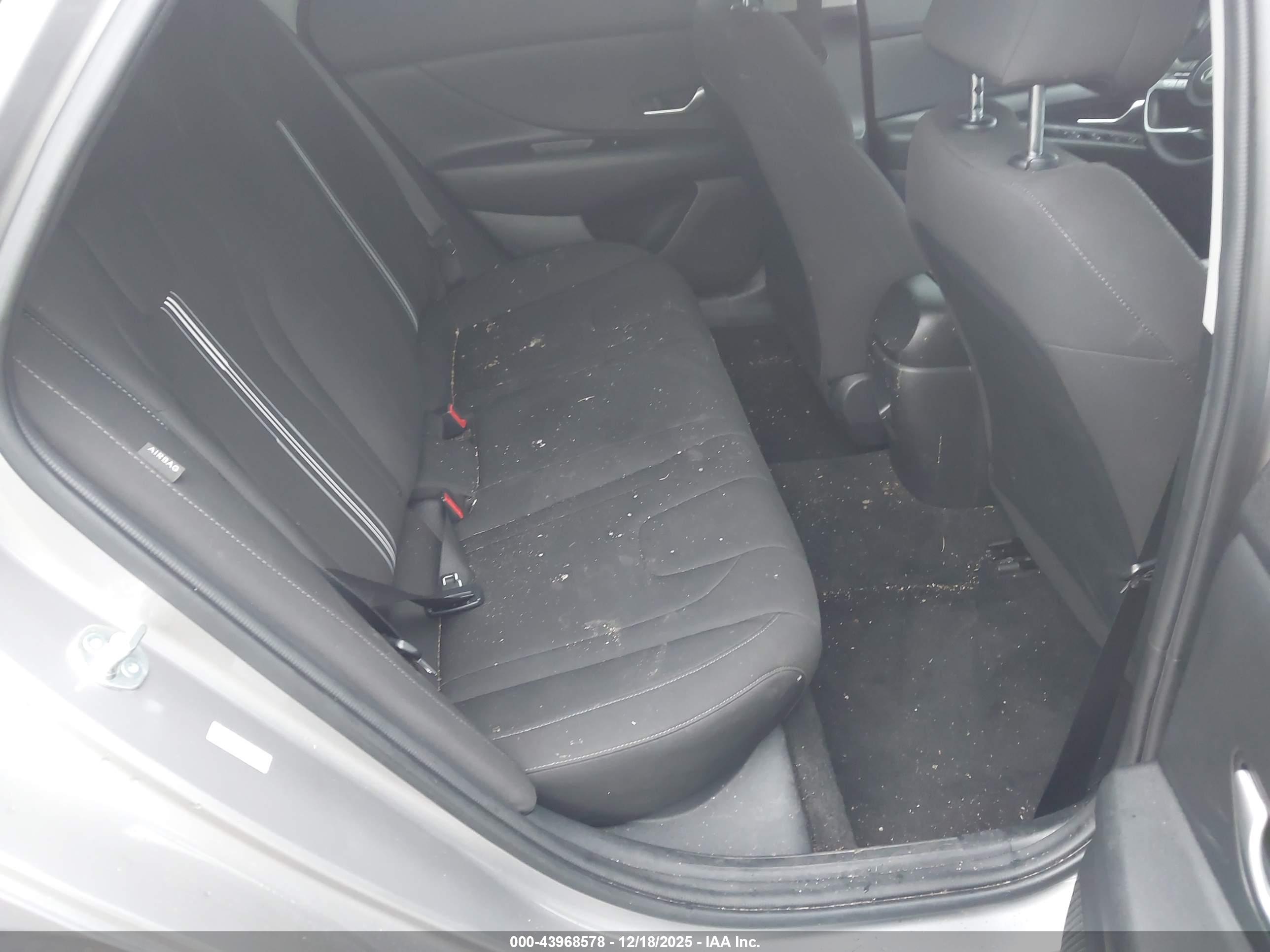 HYUNDAI ELANTRA image 8