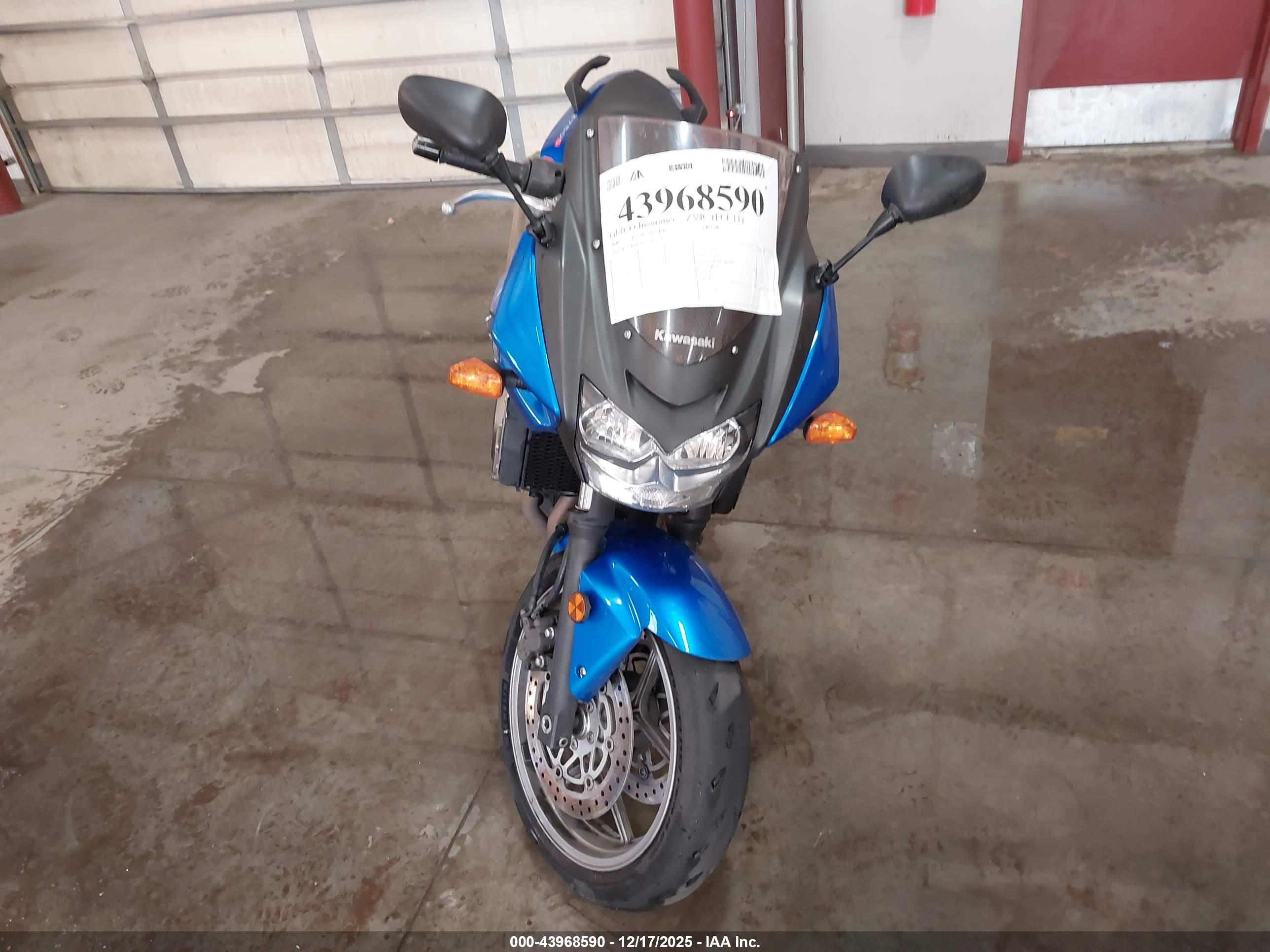 KAWASAKI ZR750 image 5