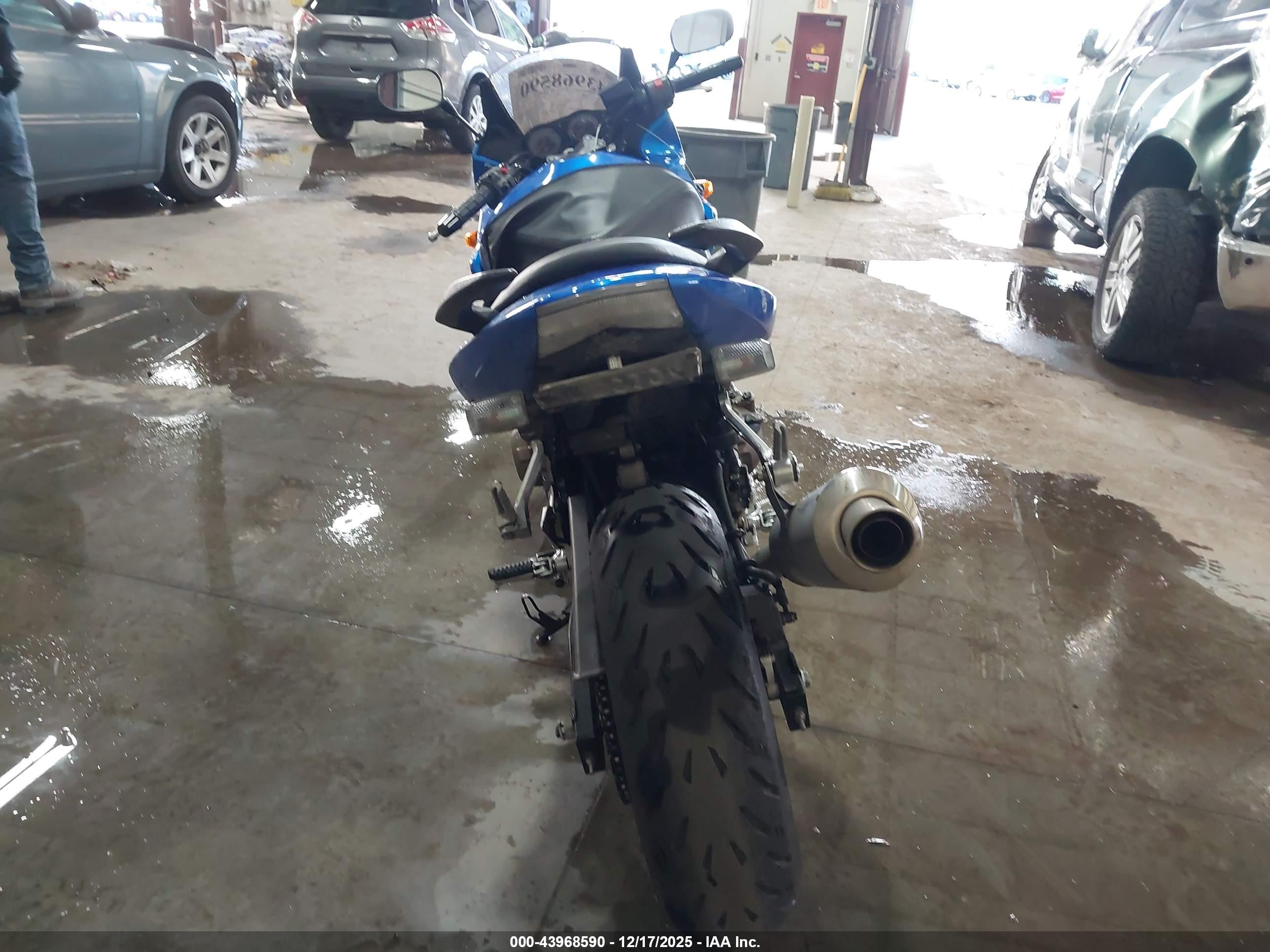 KAWASAKI ZR750 image 6