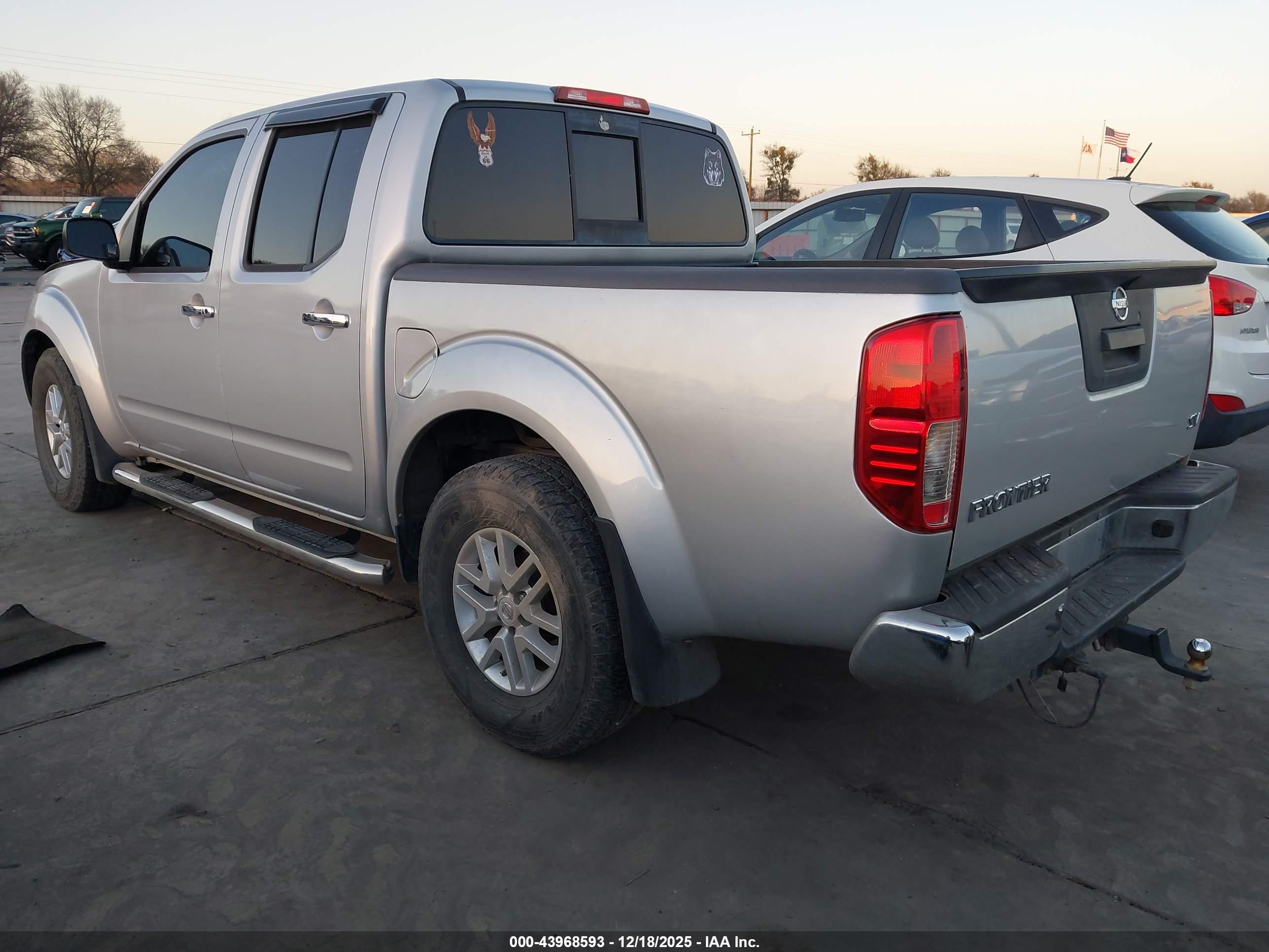 NISSAN FRONTIER image 3