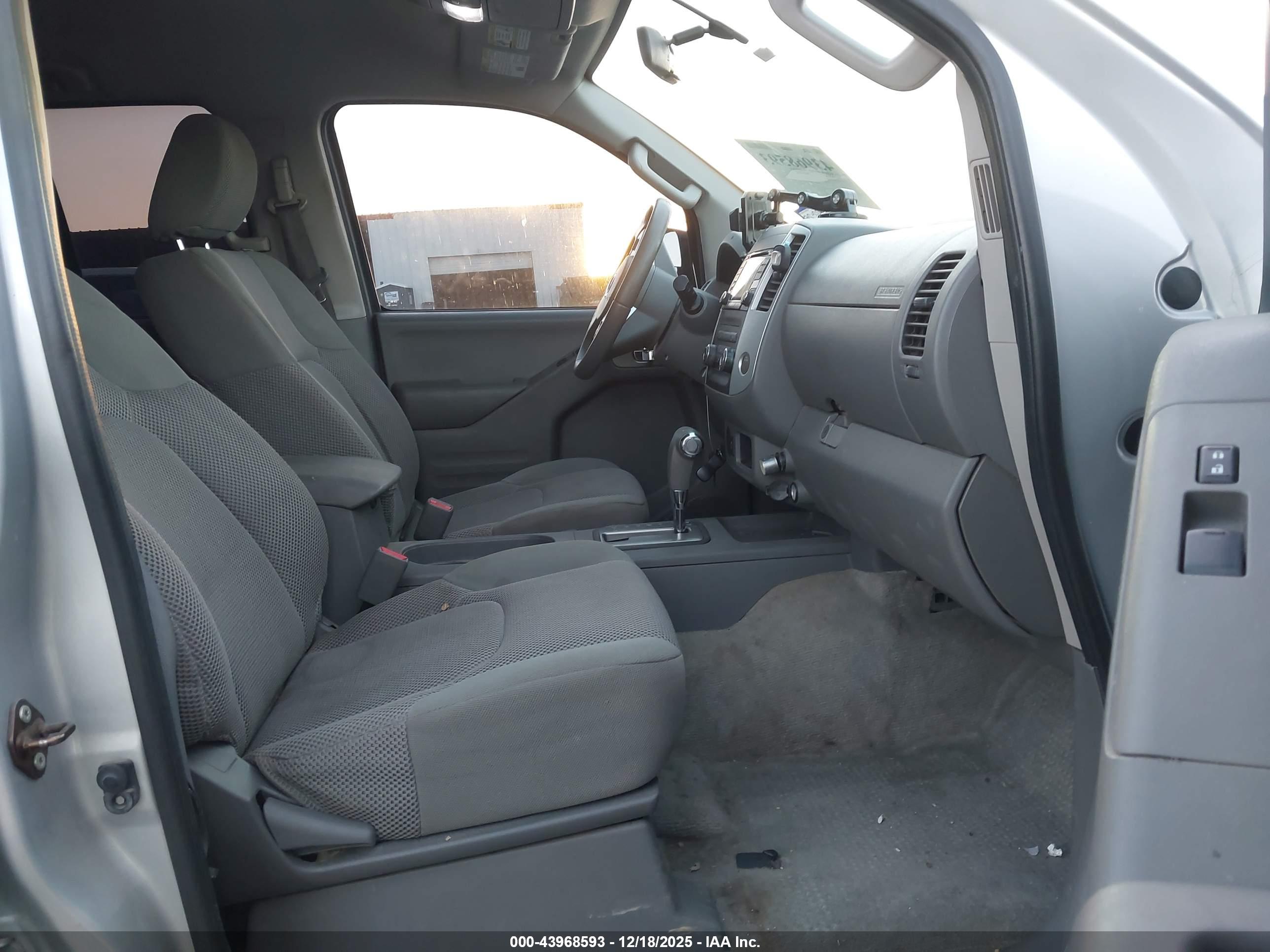 NISSAN FRONTIER image 5