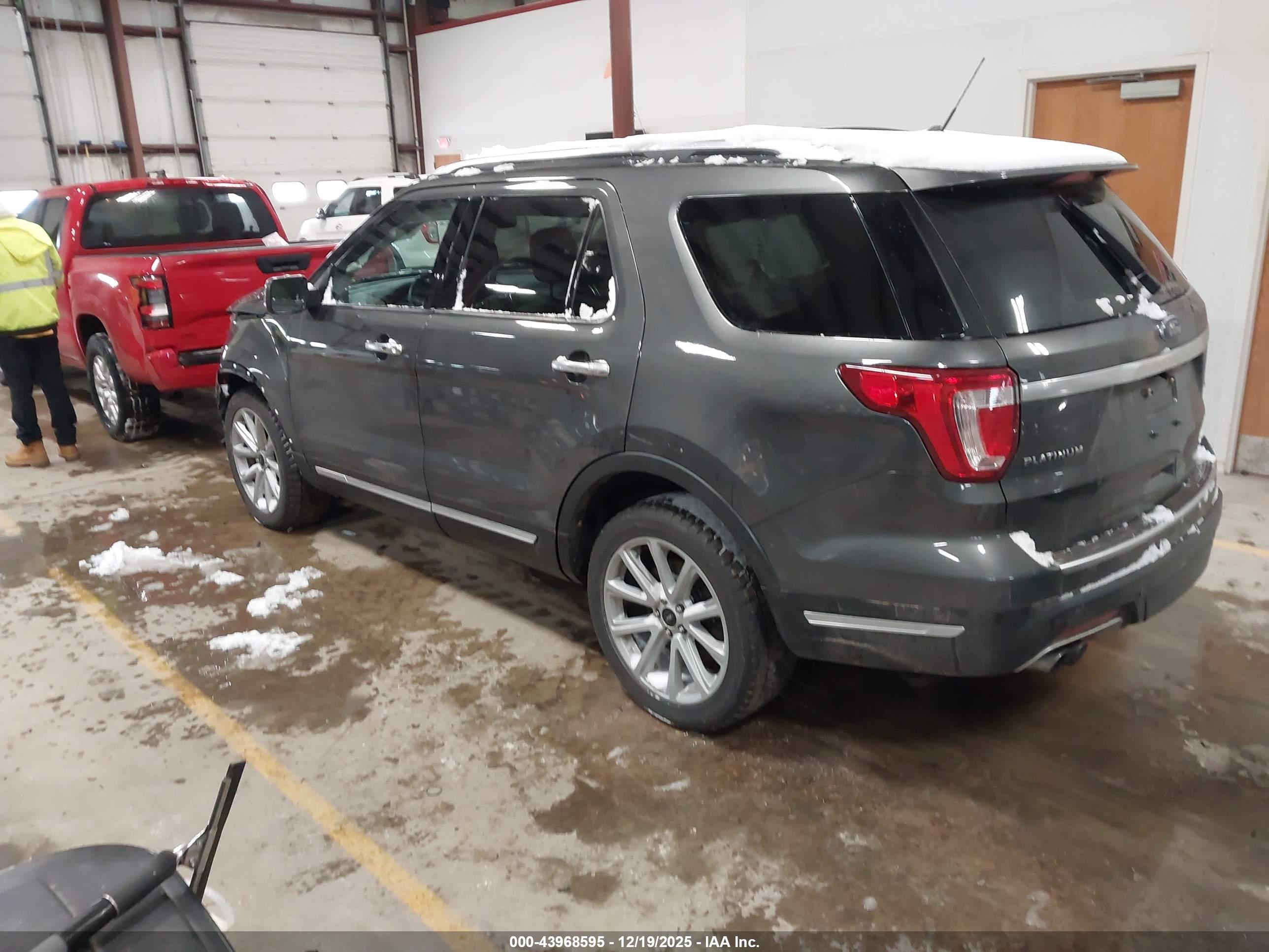 FORD EXPLORER image 3