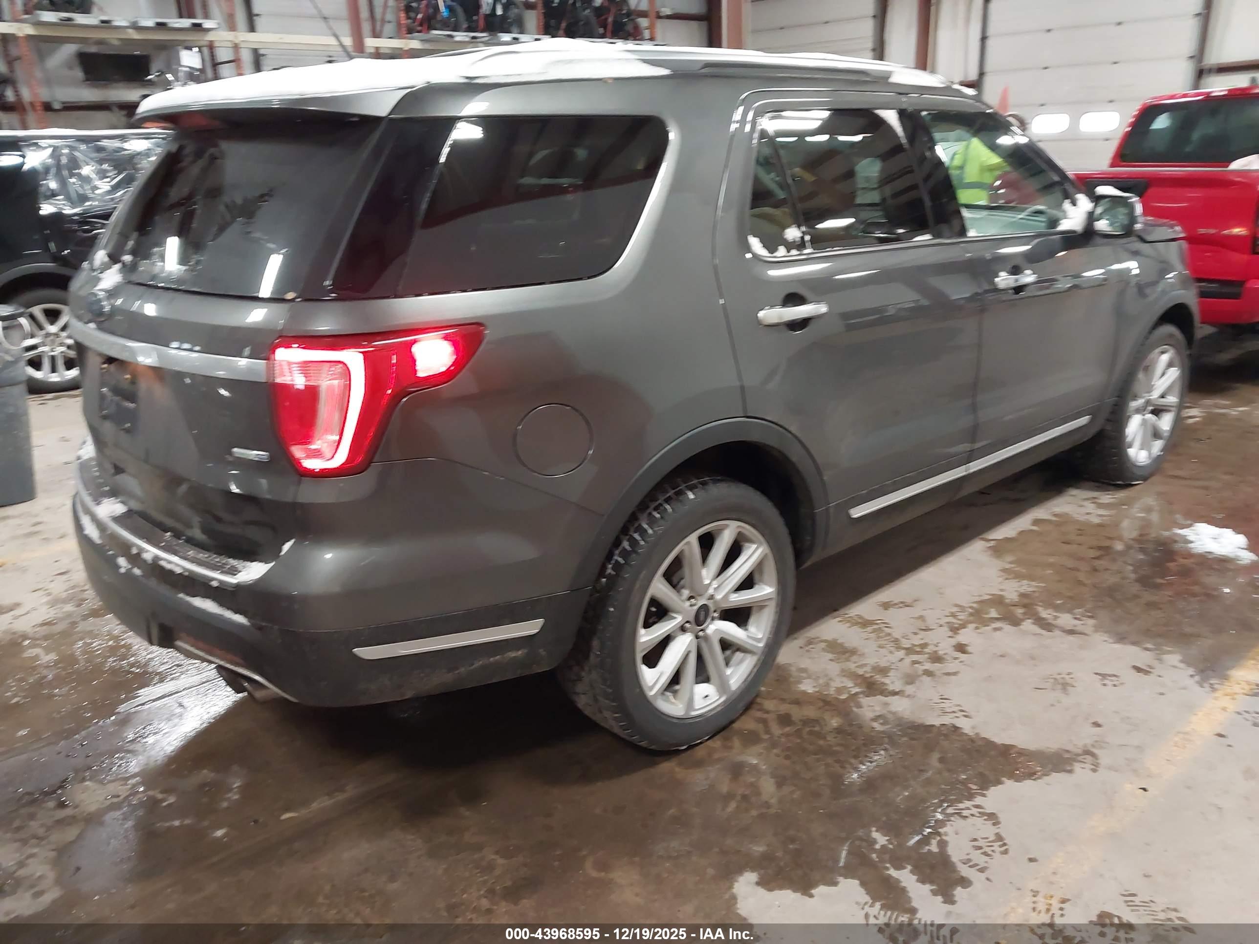 FORD EXPLORER image 4