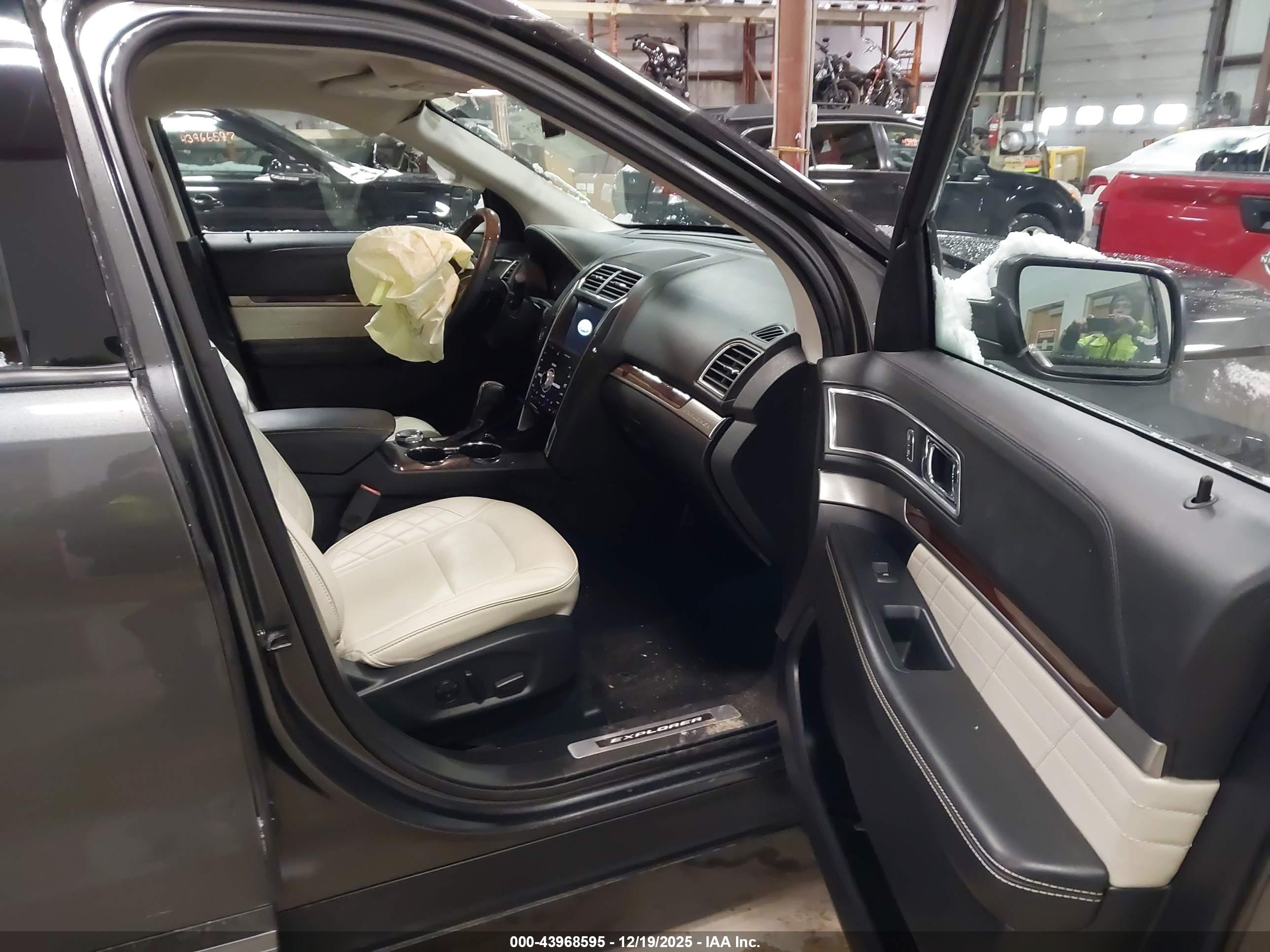 FORD EXPLORER image 5