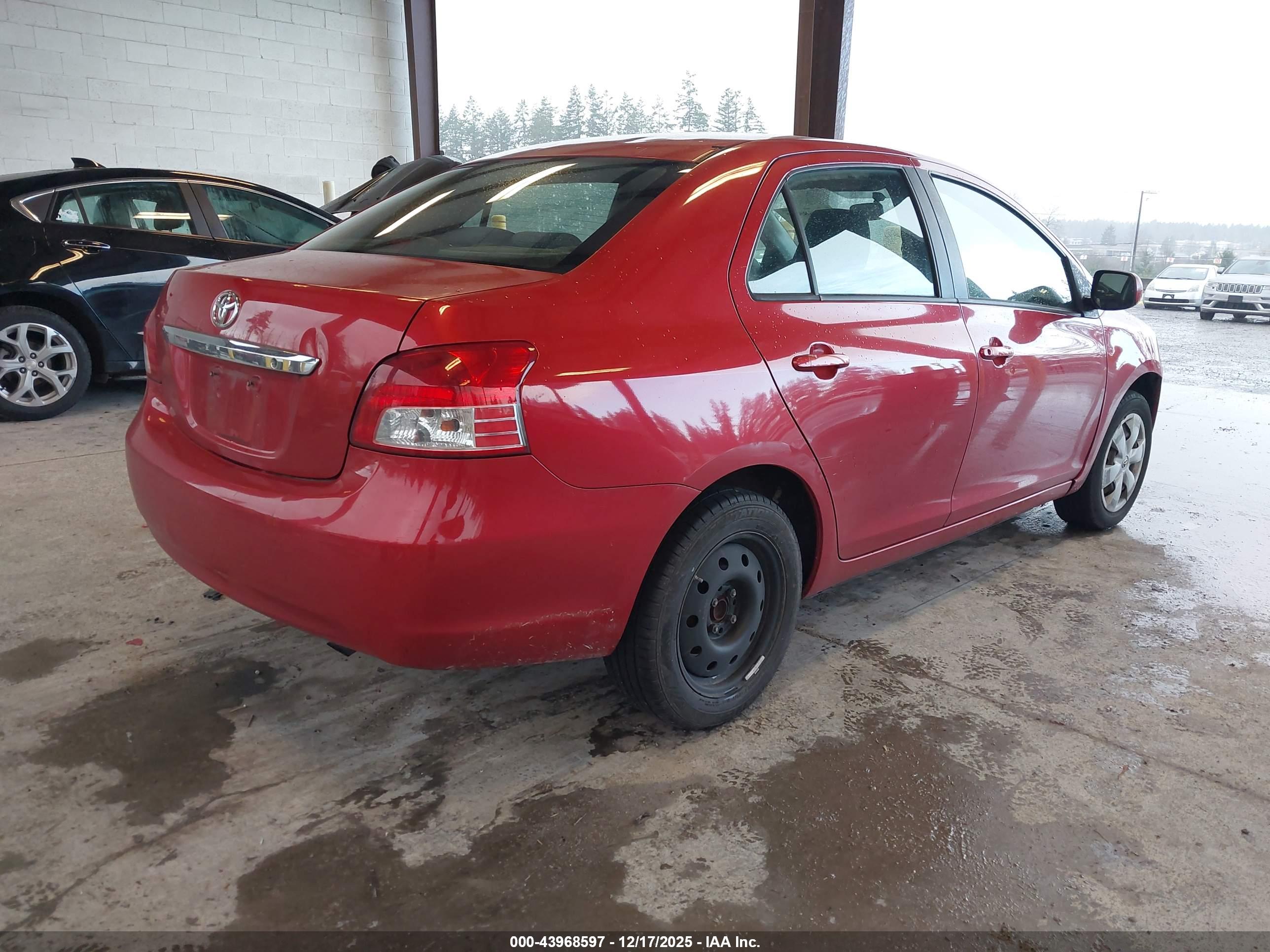 TOYOTA YARIS image 4