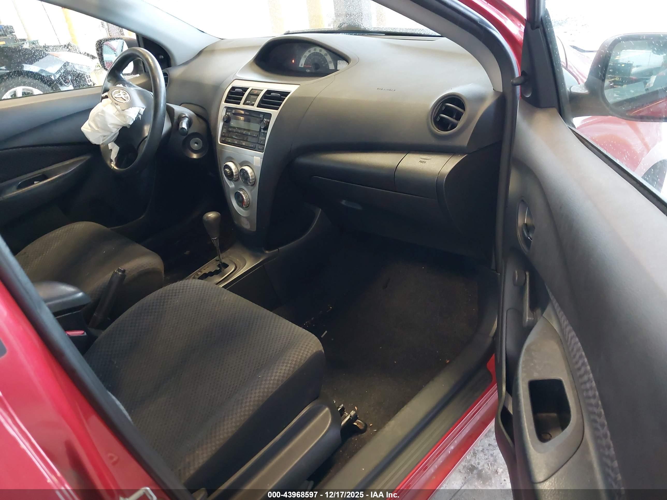 TOYOTA YARIS image 5