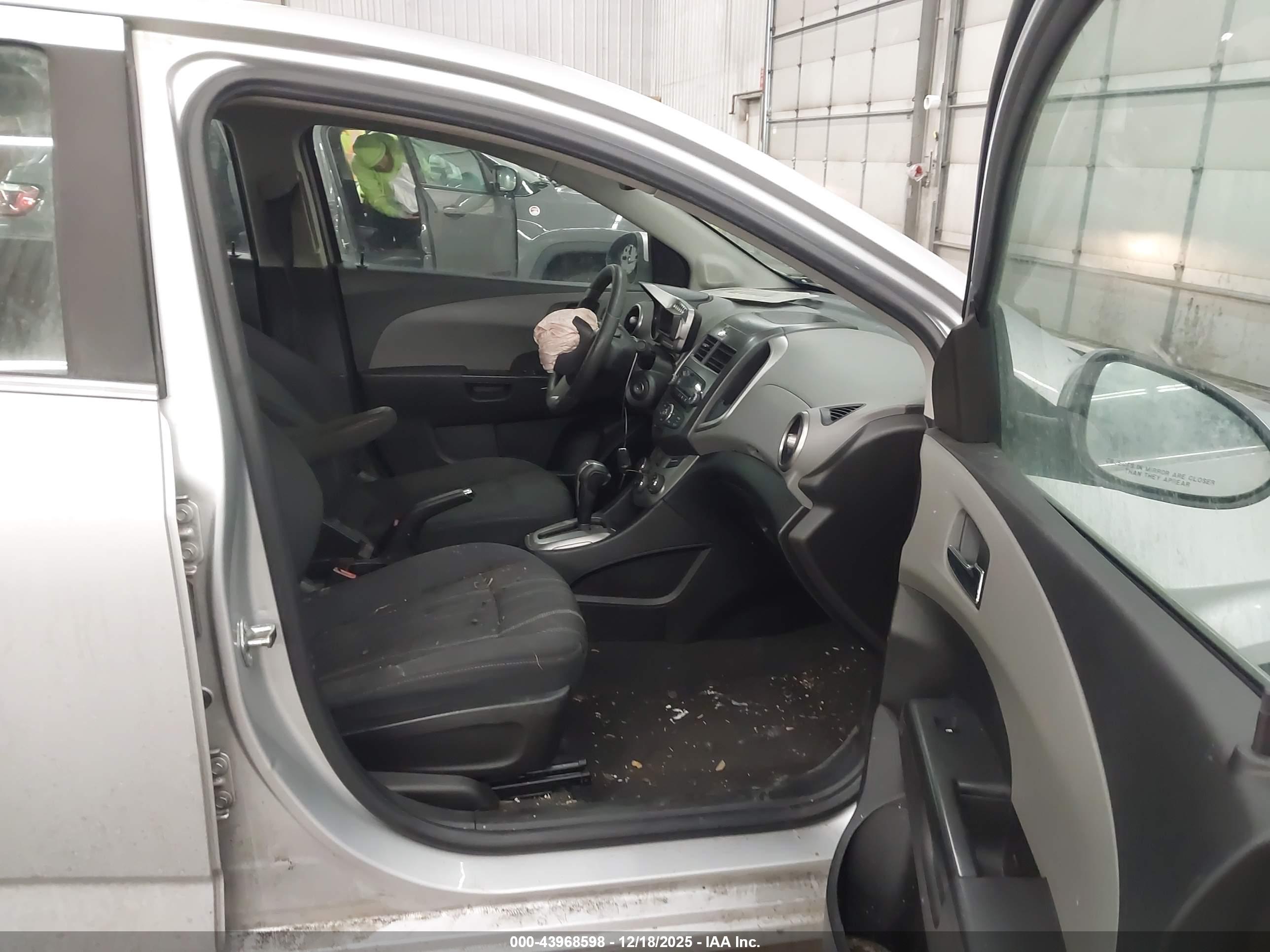 CHEVROLET SONIC image 5