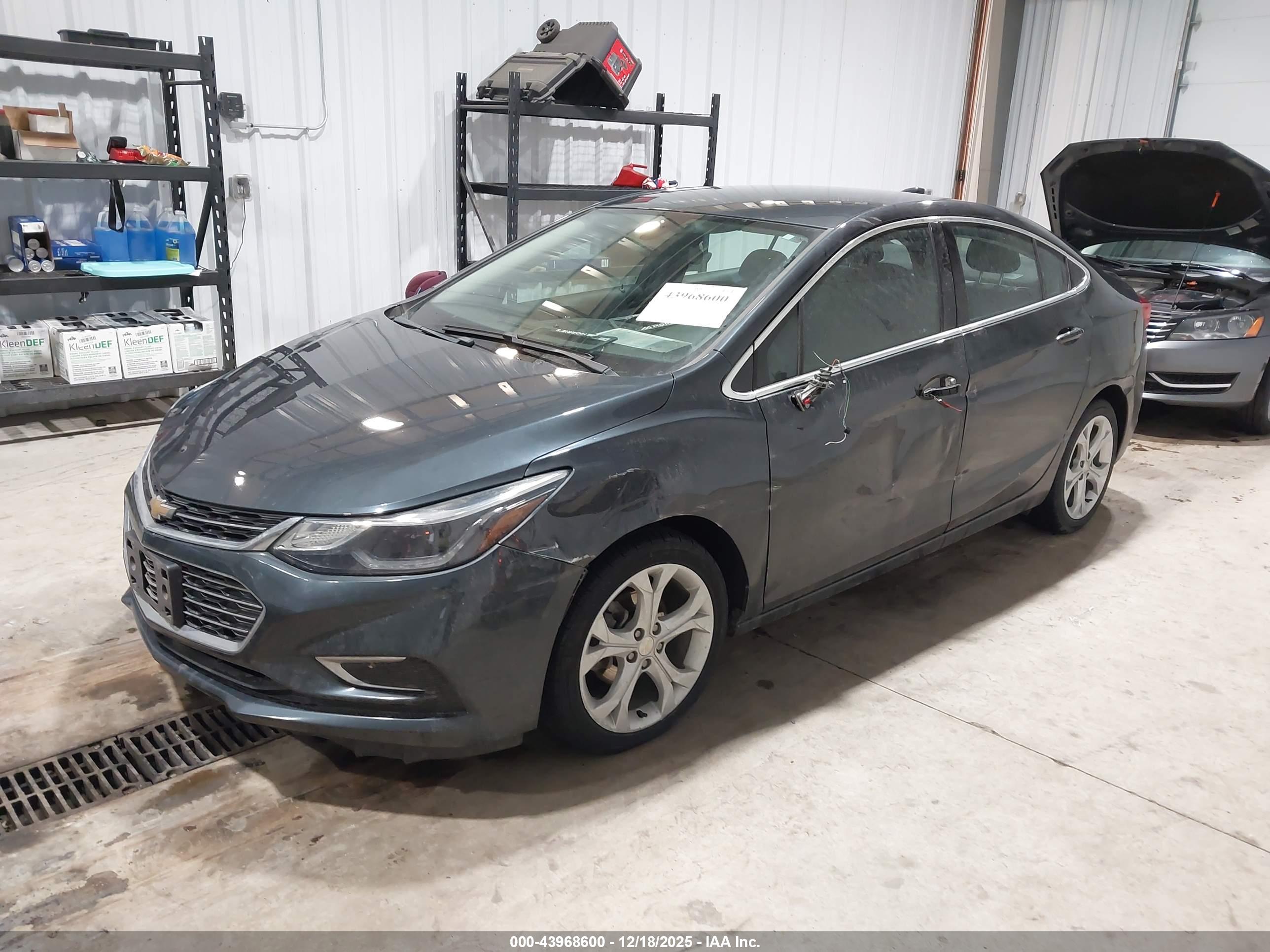 CHEVROLET CRUZE image 2