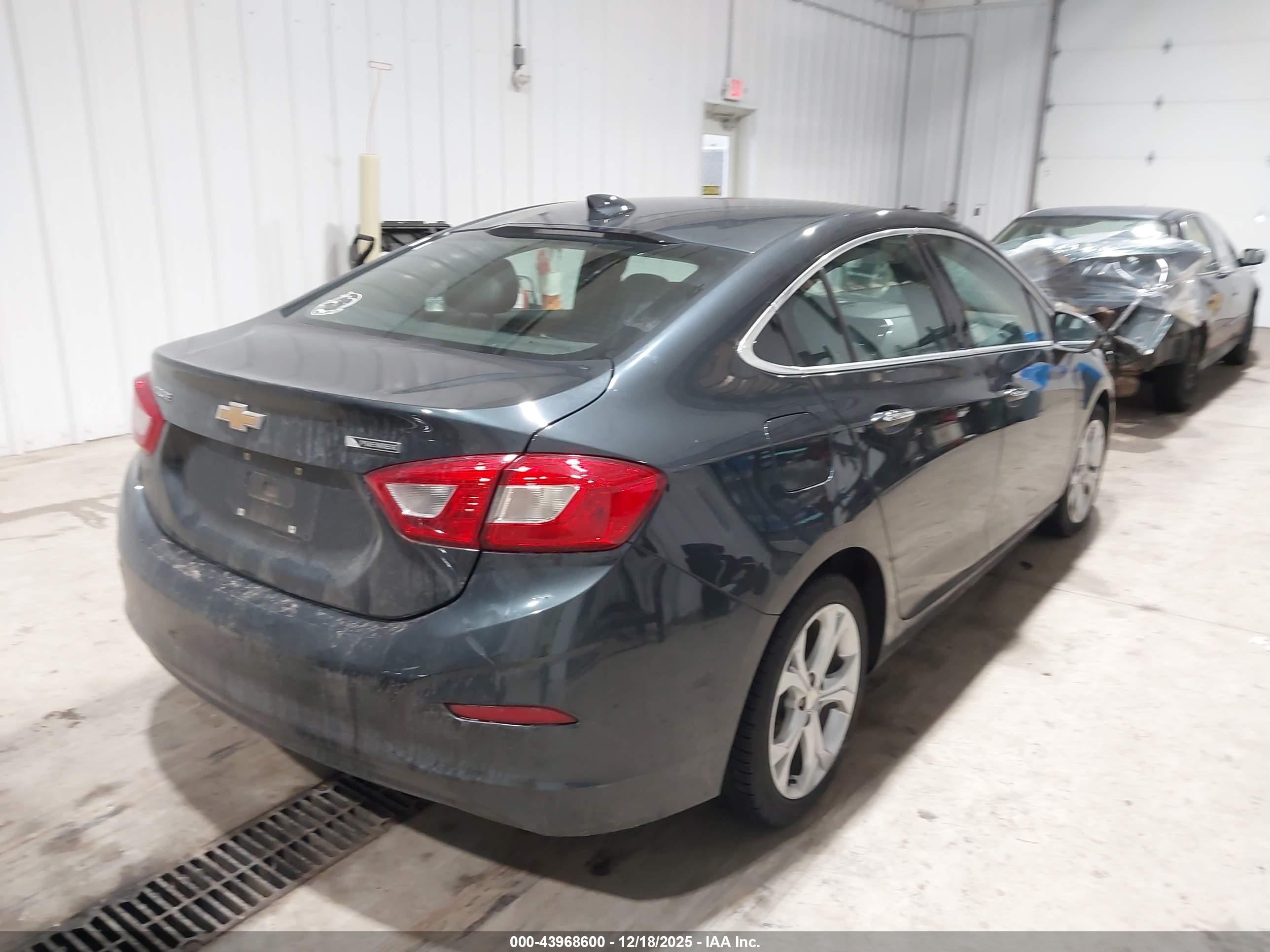 CHEVROLET CRUZE image 4