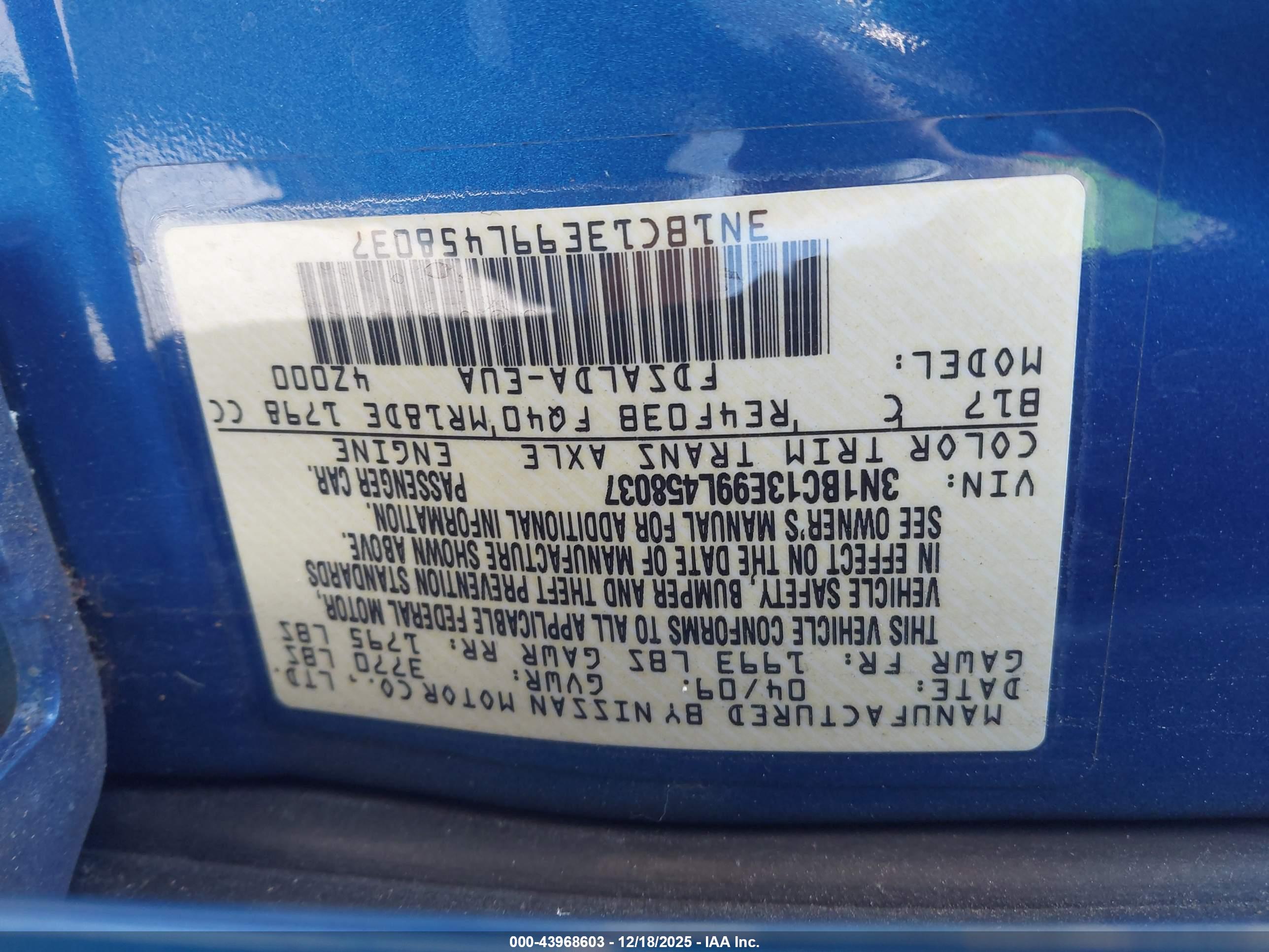 NISSAN VERSA image 9