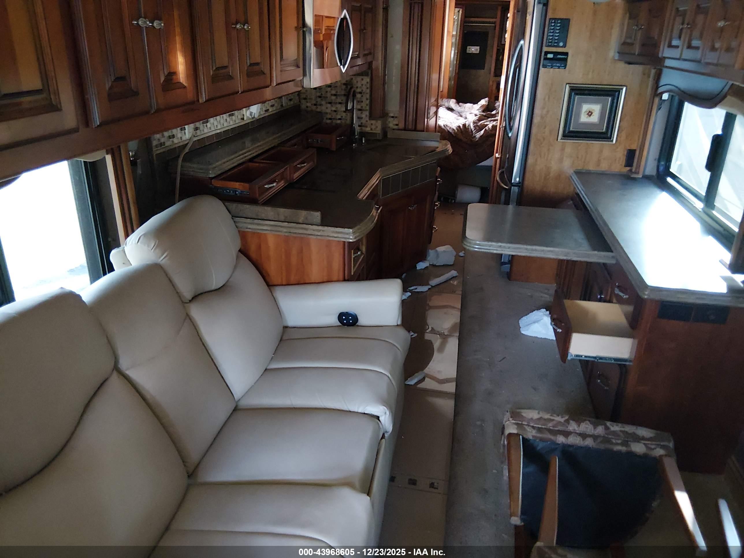 TIFFIN MOTORHOMES image 5