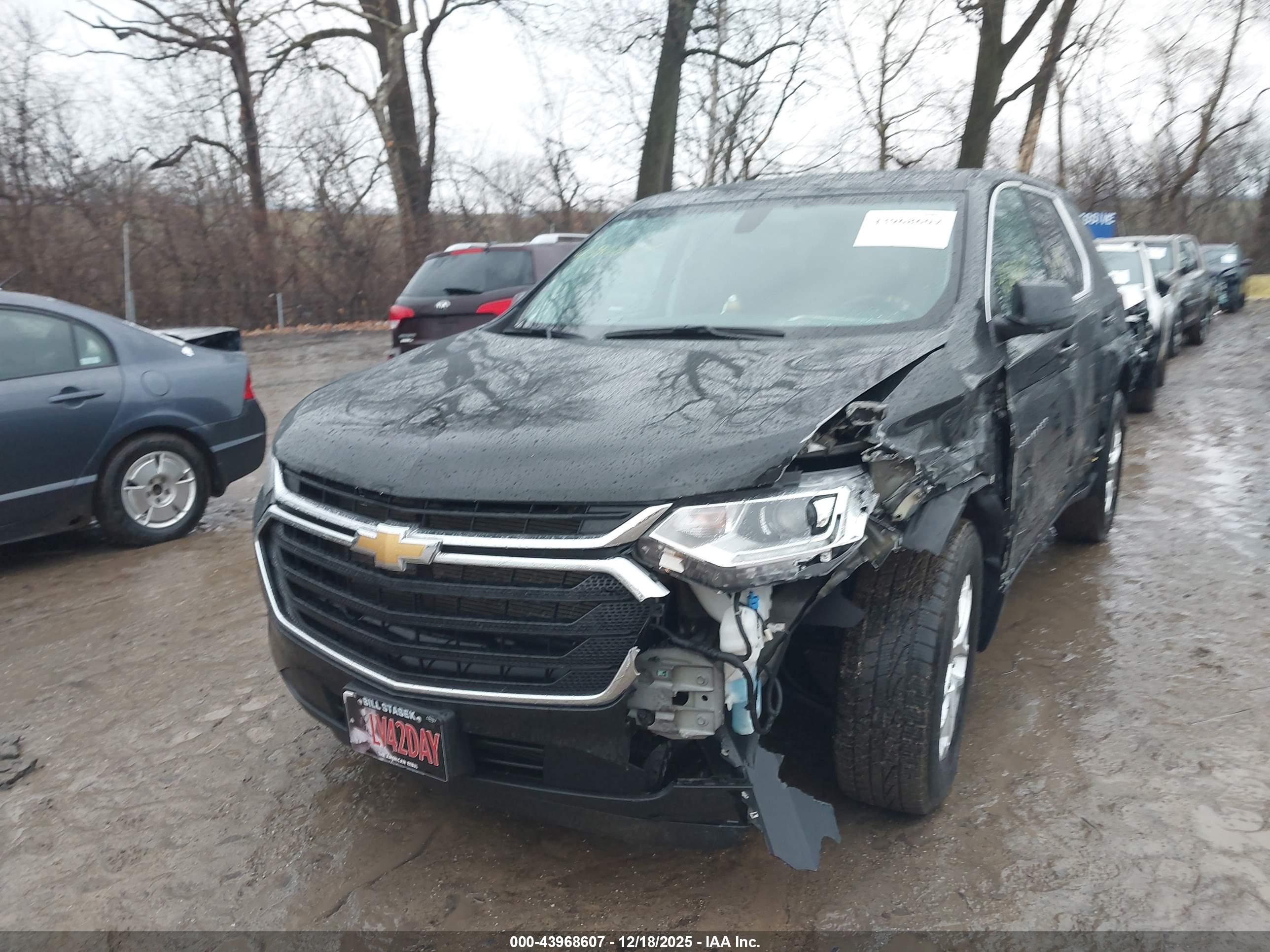 CHEVROLET TRAVERSE image 2