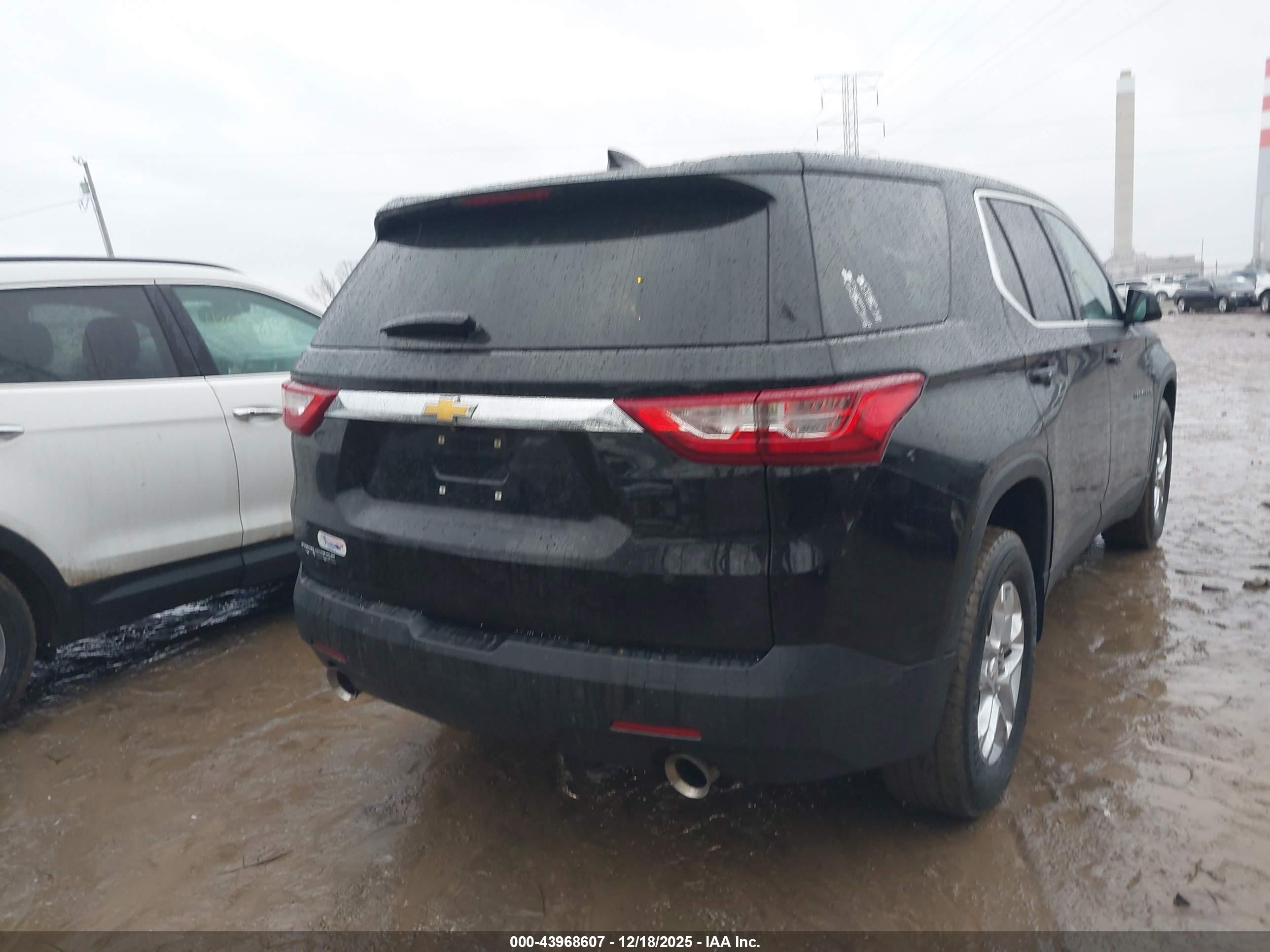 CHEVROLET TRAVERSE image 4