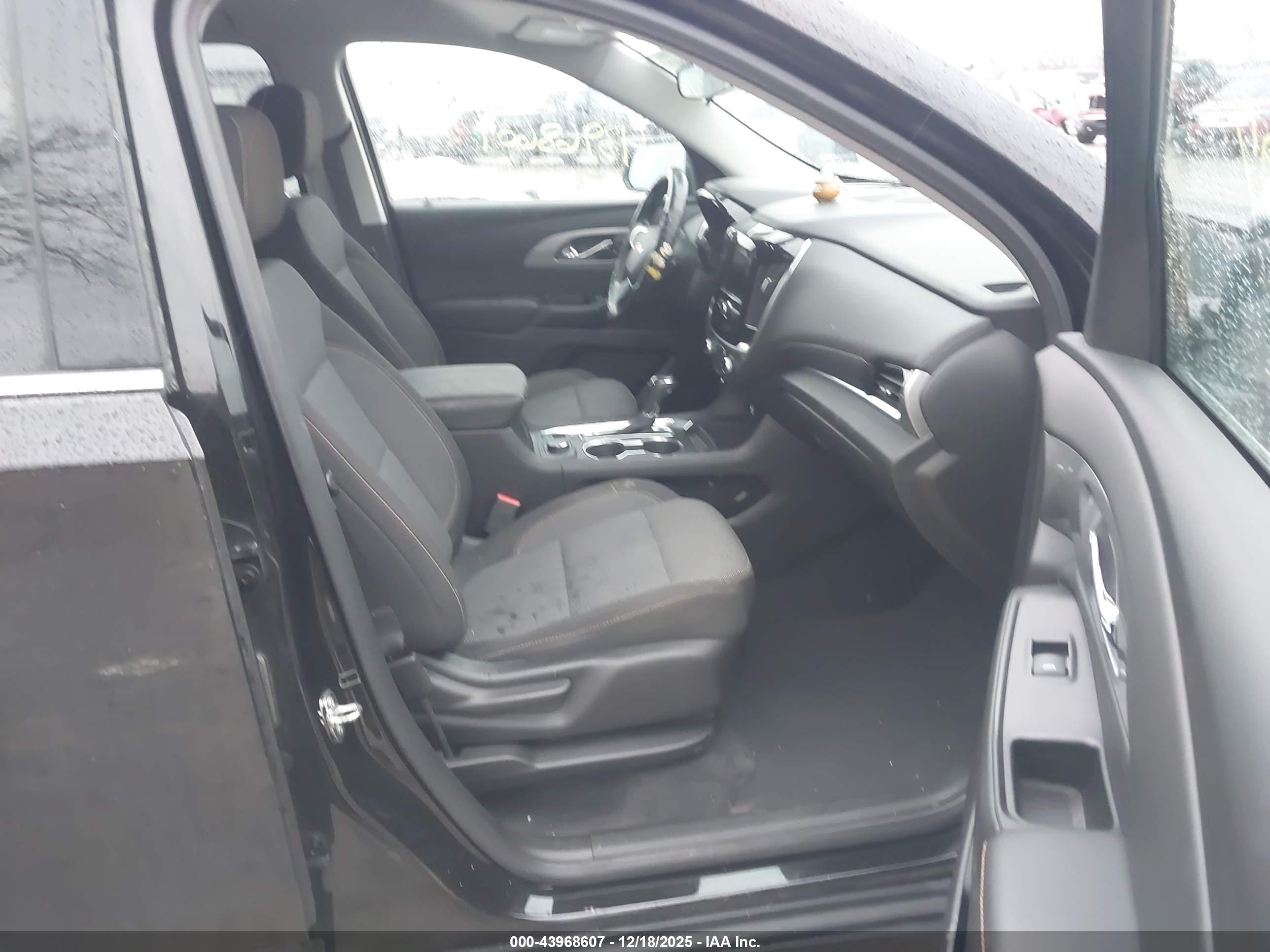 CHEVROLET TRAVERSE image 5