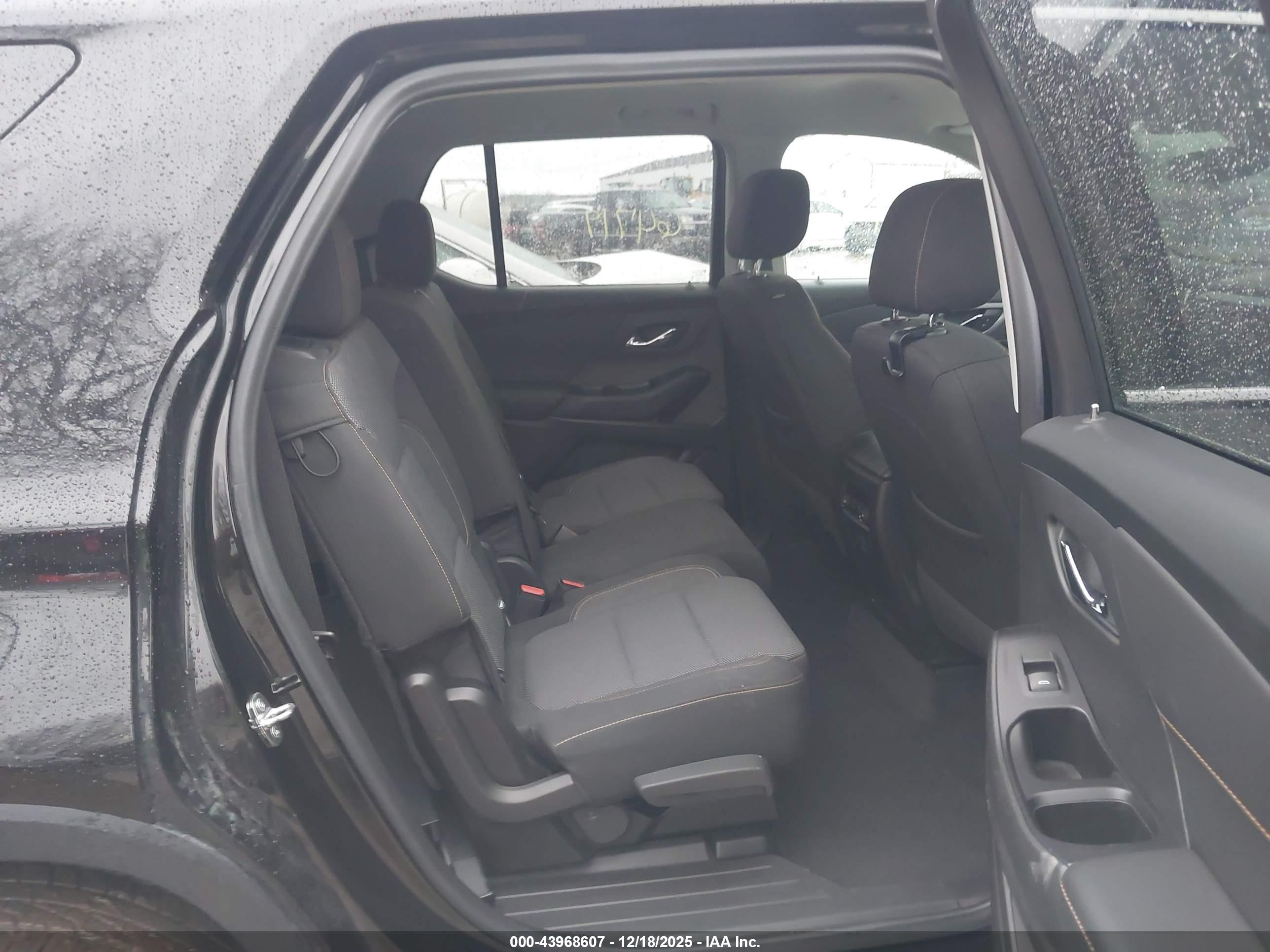 CHEVROLET TRAVERSE image 8